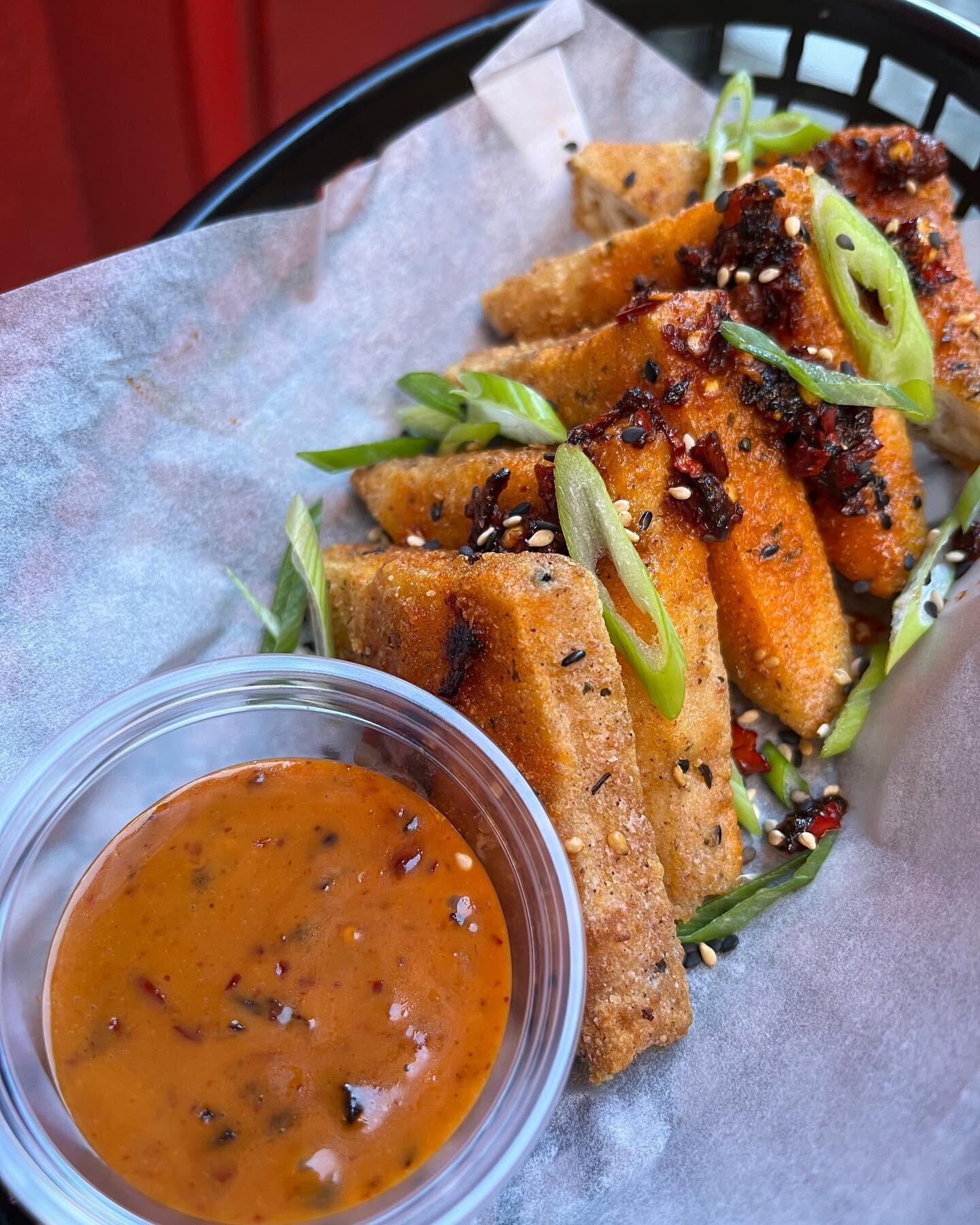 Run quick chef @chaotic.hot has a Sunday special on for the day 
Salt and chilli tofu toast served with chilli crisp and siracha mayo

#vegandublin