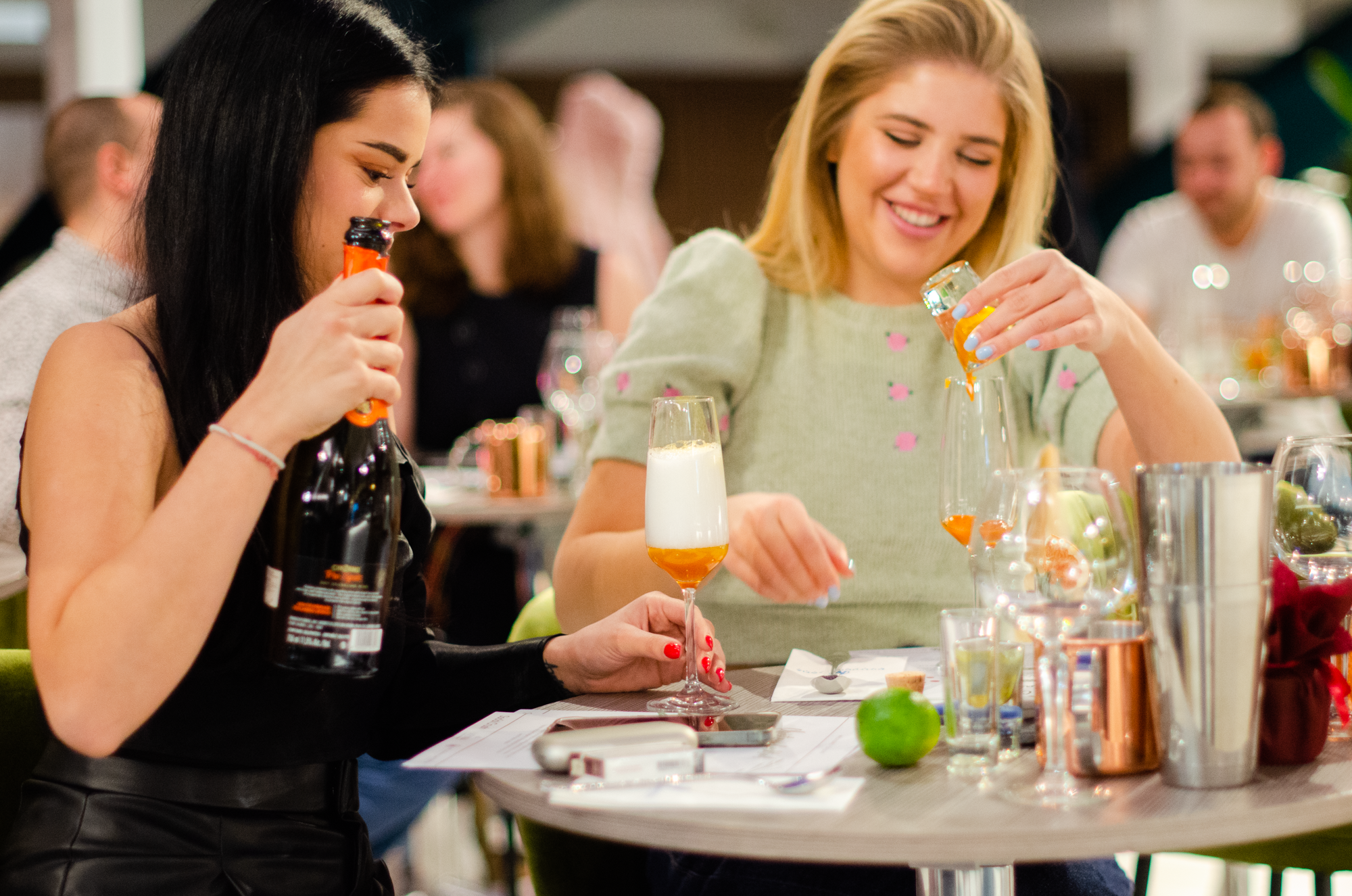 Организация на тиймбилдинг, състезателни игри, лов на съкровища, коктейлни класове и уъркшопи