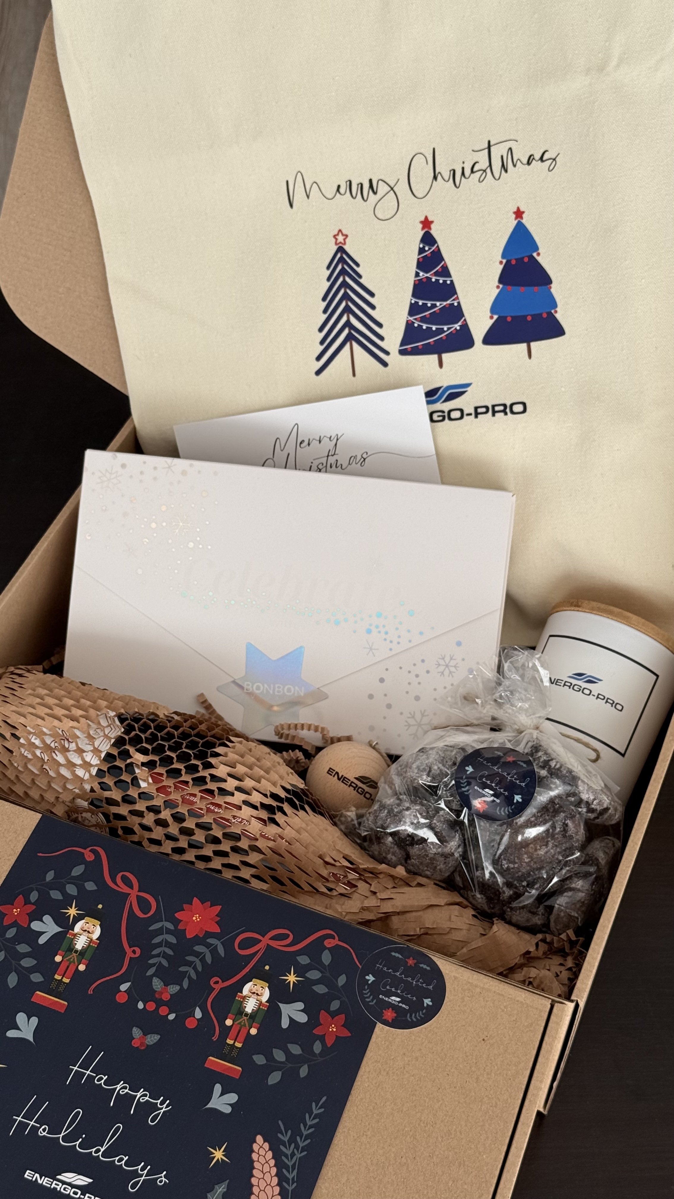 Какво да подаря на колегите за коледа