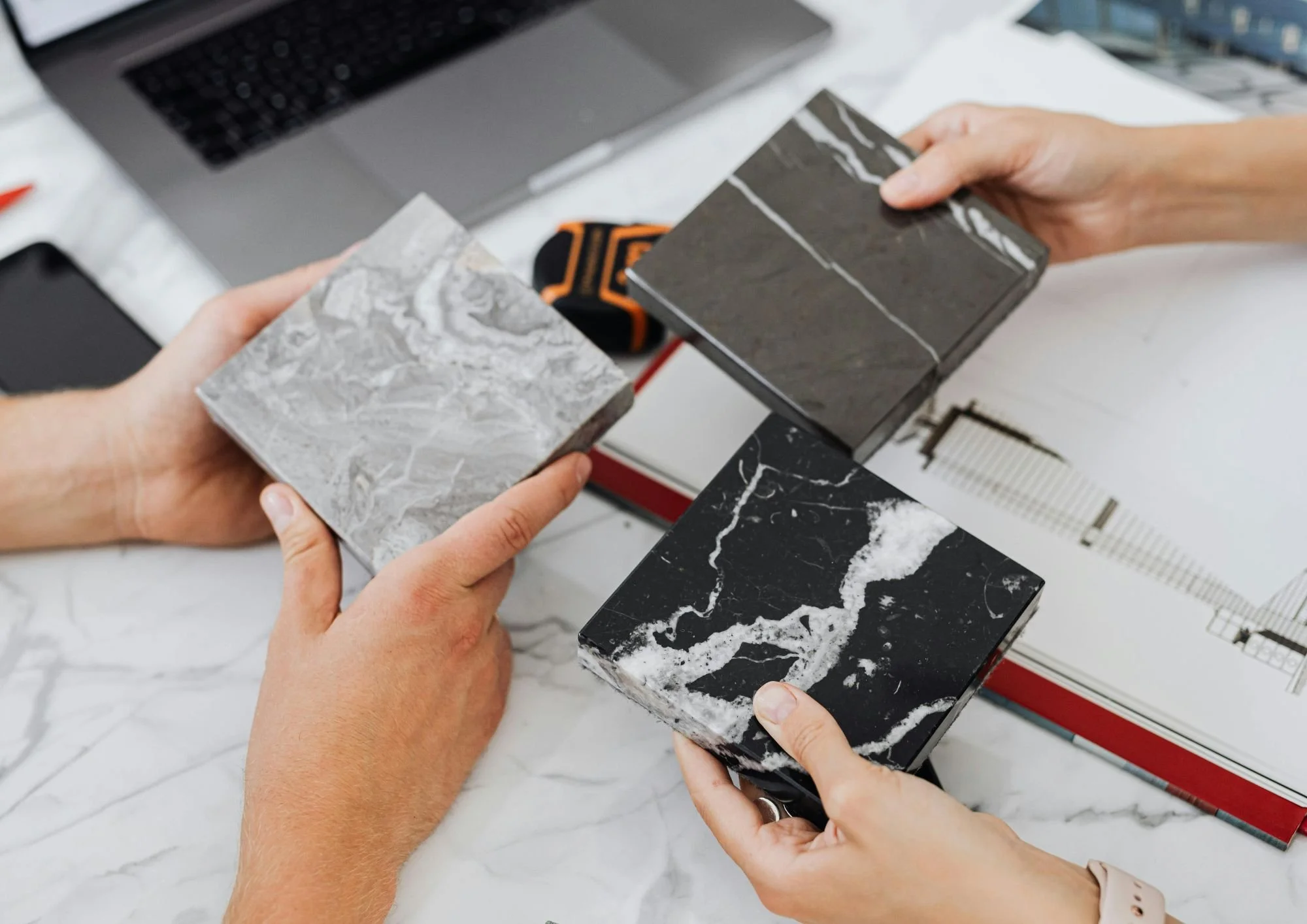 Granite or Quartz Worktops, Which Is Right for Your Kitchen?