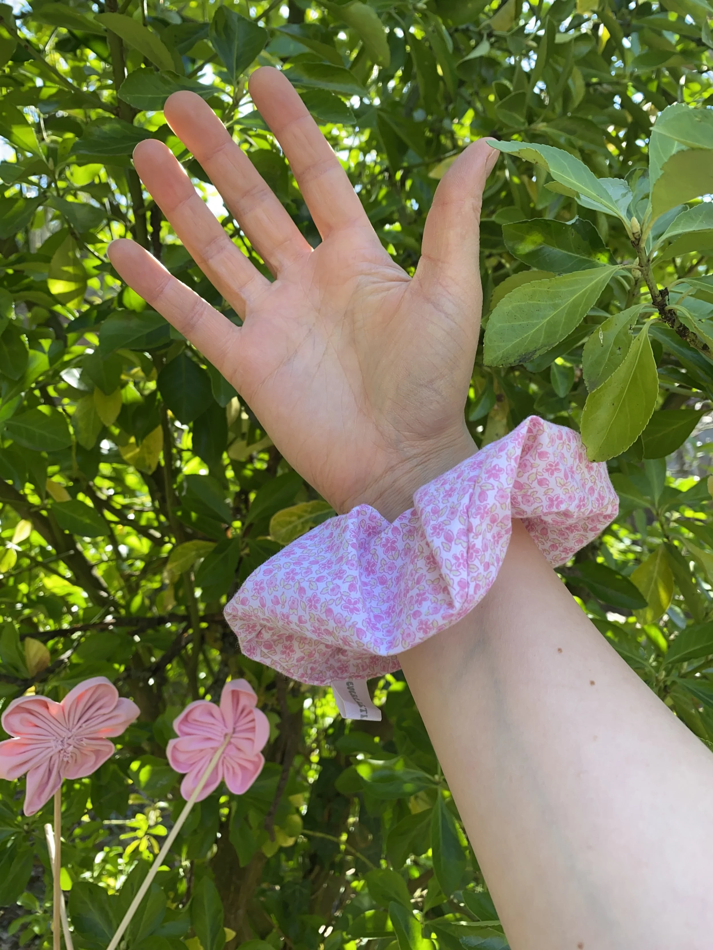 Grand Chouchou Upcyclé- Passiflora - Everlasting clothe rose à fleurs roses  .JPG