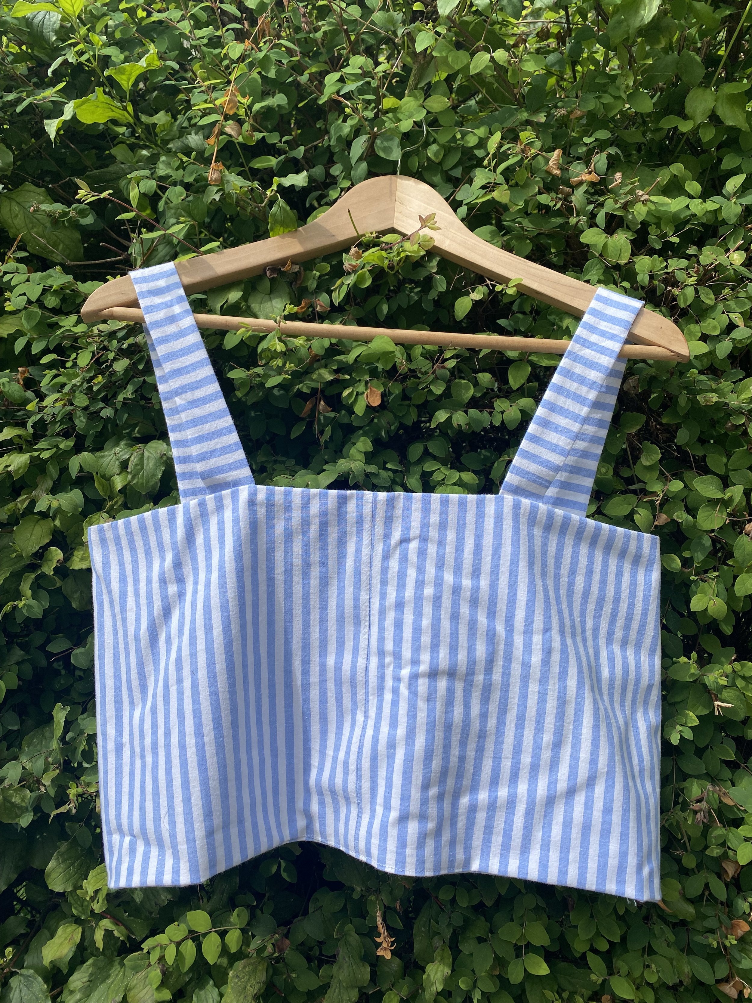 Everlasting Clothe Top noué upcyclé bleu blanc rayure dos.jpeg