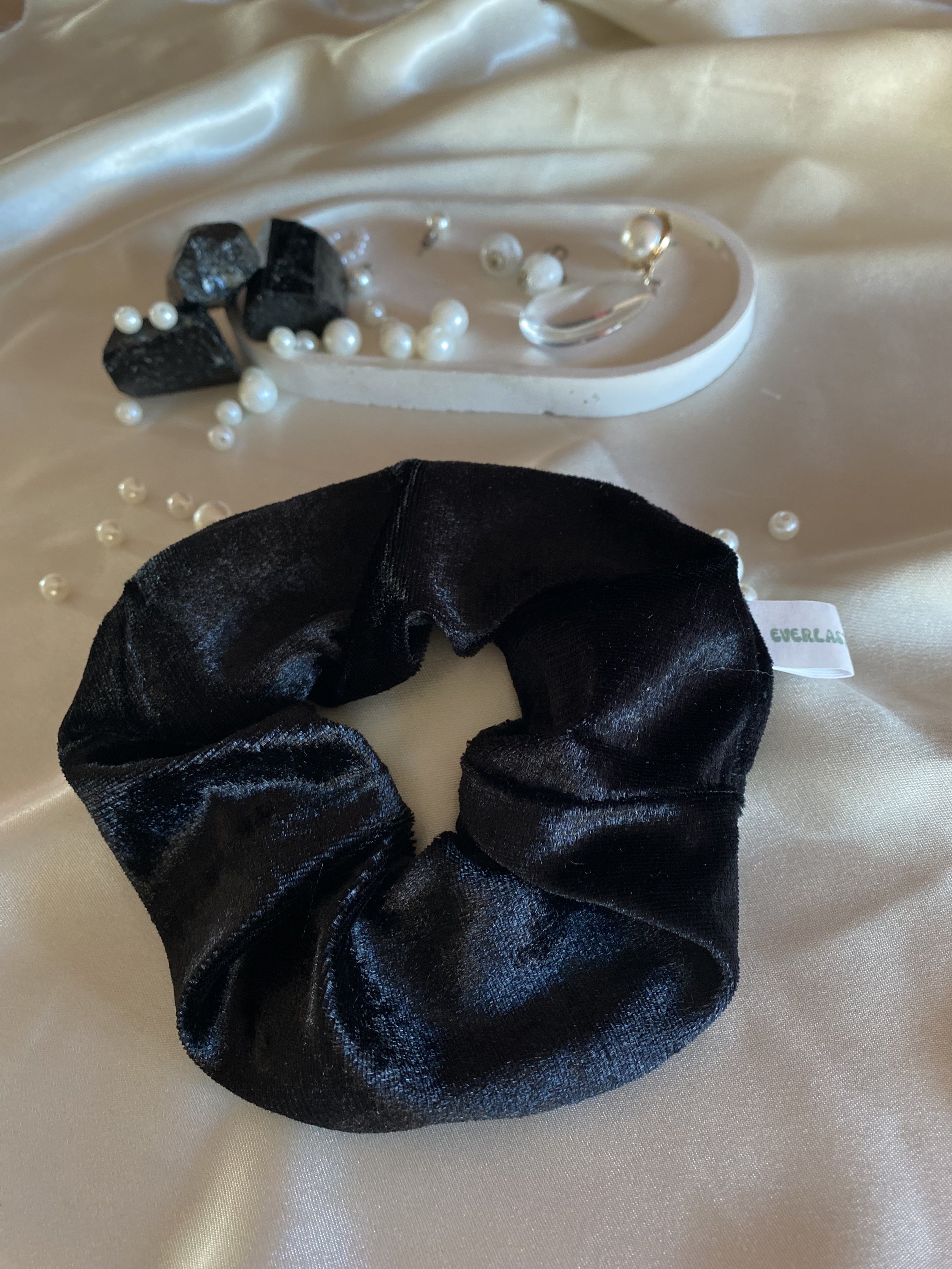 Jean-Jean chouchou upcyclé velours noir Everlasting Clothe .jpeg.jpeg