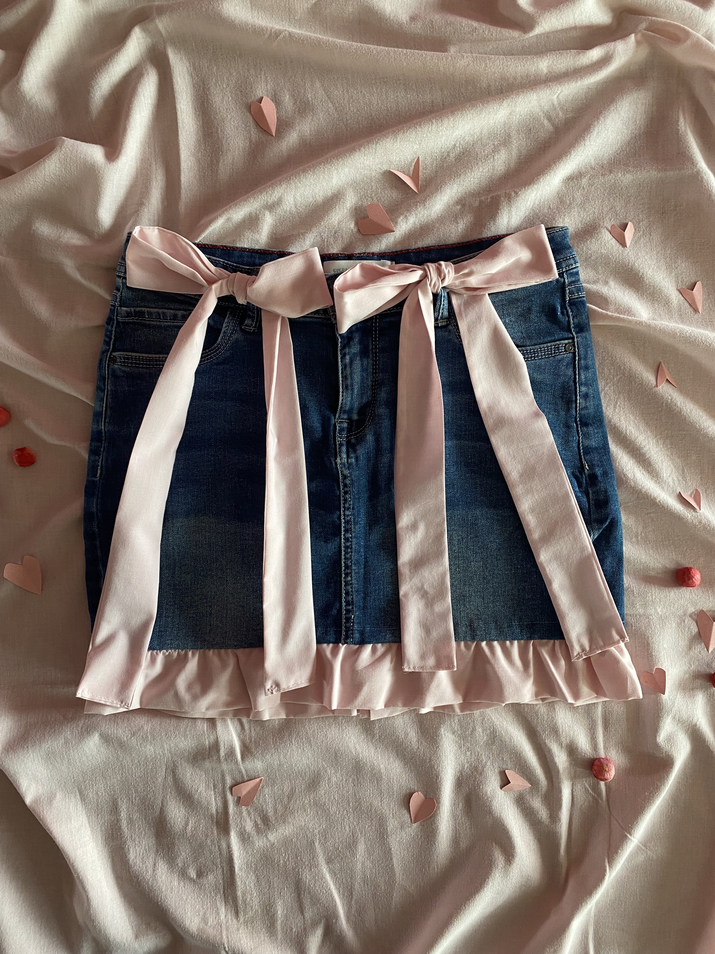 Everlasting Clothe Pomme d’amour - Jupe Courte Denim Upcyclée 1.jpeg