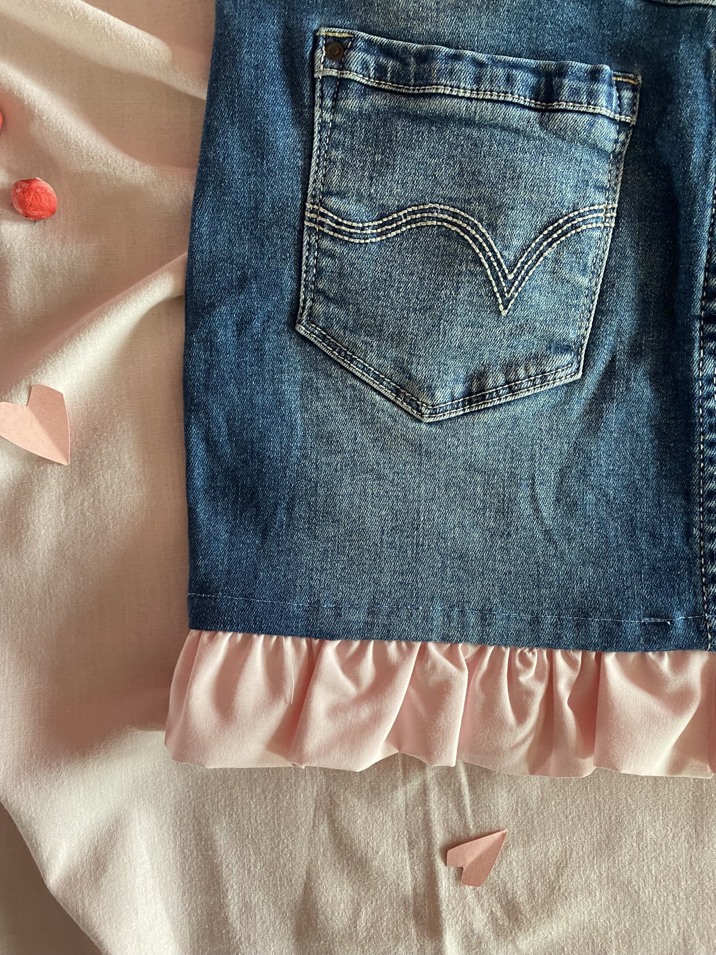 Everlasting Clothe Pomme d’amour - Jupe Courte Denim Upcyclée 4.jpeg