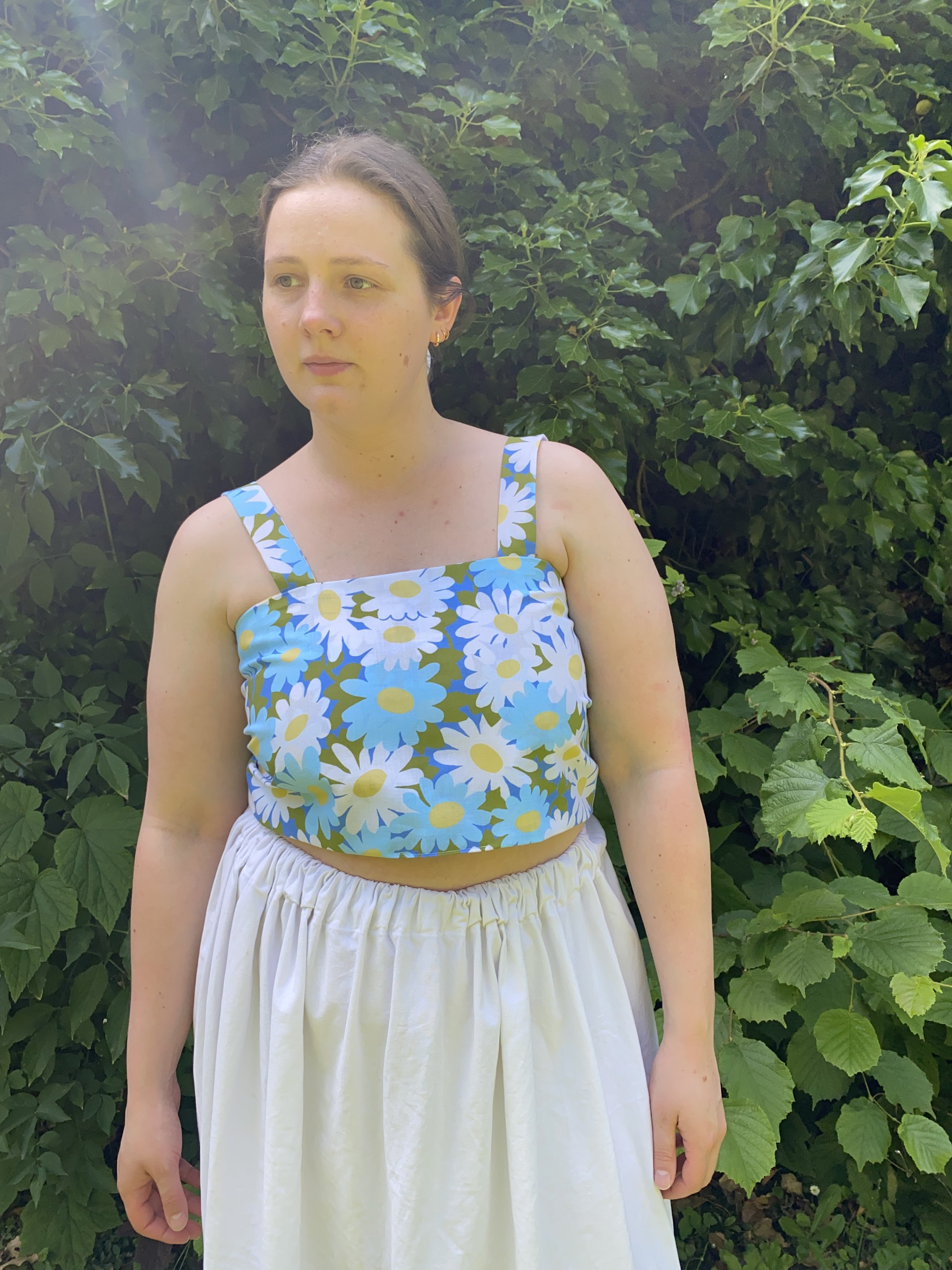 Everlasting Clothe top noué upcyclé Jean-Marie fleurs bleues:blanches 7.jpeg