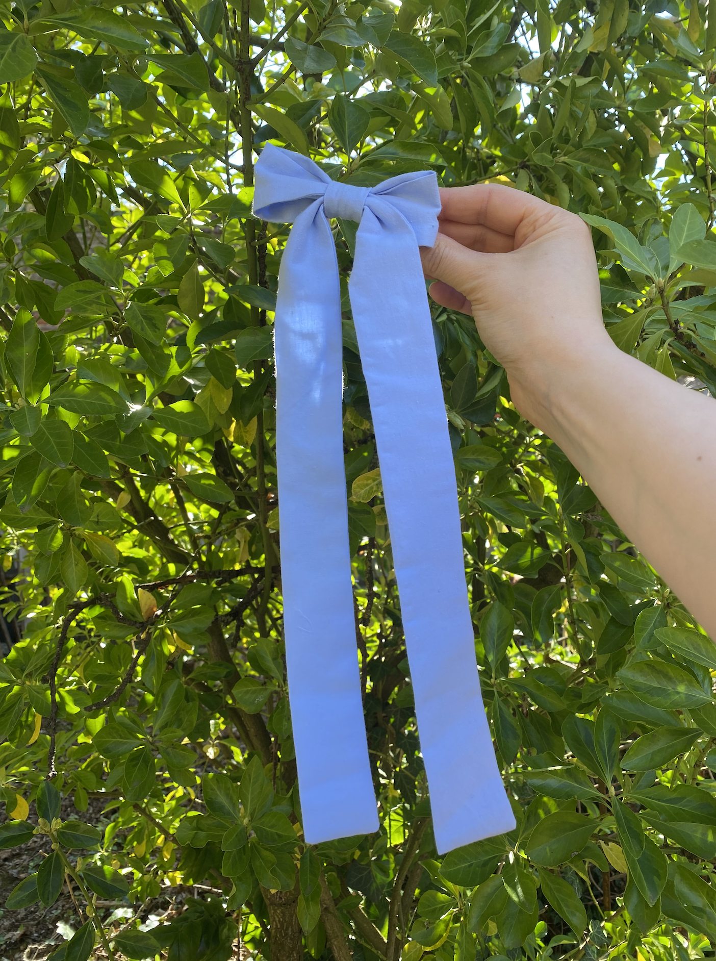 Barrette noeud upcyclée - Cosmos -Everlasting Clothe Uni Bleu layette .png