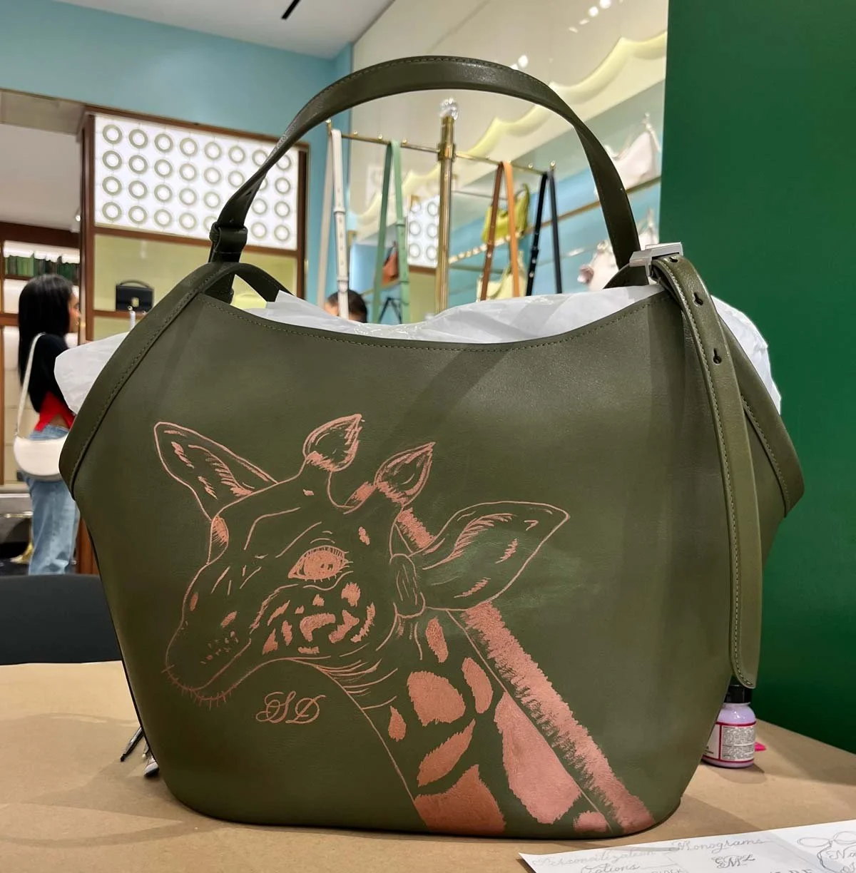 Giraffe painted on Kate Spade Bag in Houston, Texas for a bag painting activation by Sun Dreams.