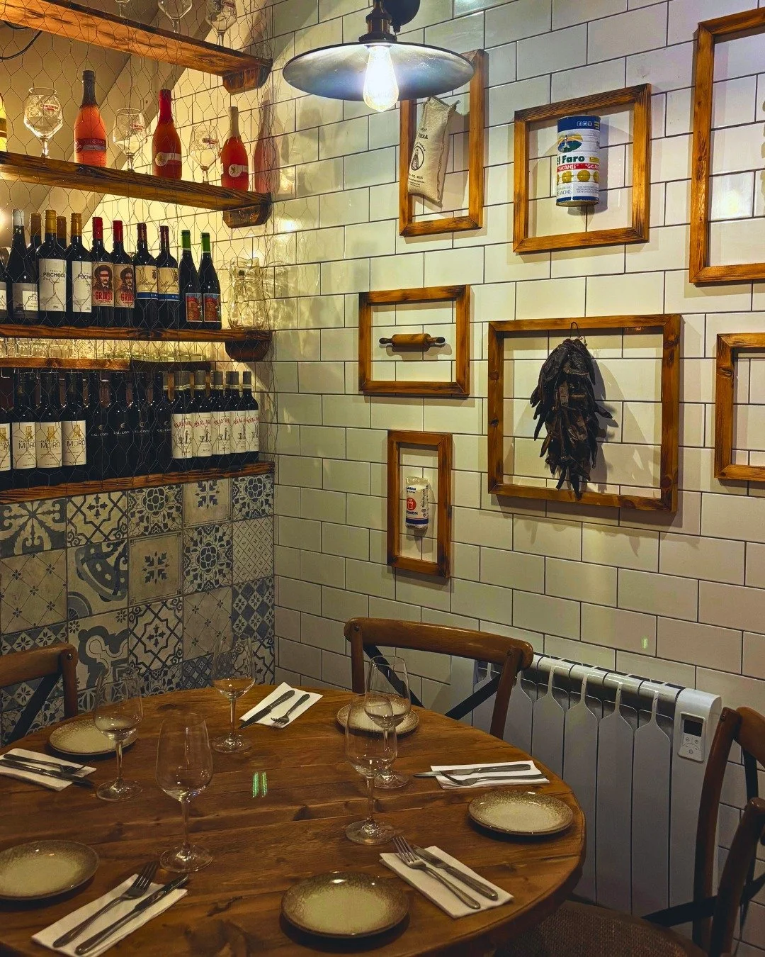 Started your Christmas shopping yet? Truro&rsquo;s late-night shopping evenings are the perfect excuse to make a night of it - and Bodega 18 is here to keep you fuelled and festive!

Here's a reminder of the dates: 
🗓 Wednesday 10th December
🗓 Wedn