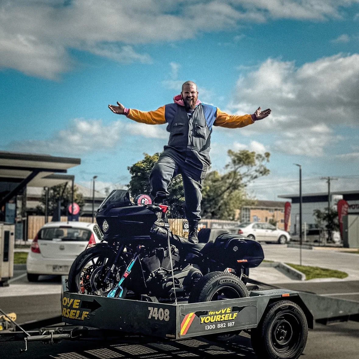 This my brother and the owner of the baddest Harley Davidson workshop in Adelaide @porters.v.twin 
To build bikes at his level, he collaborates with top tier vendors and craftsmen to bring clients dreams to life. He has only been in this game for 3 s