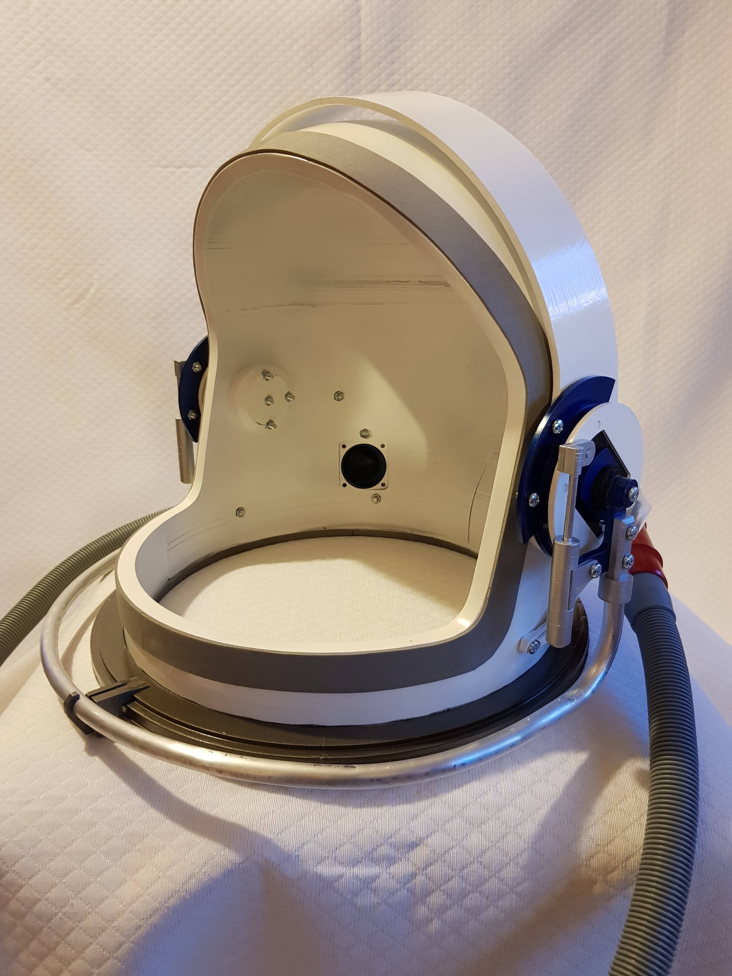 10 peinture, vernis et assemblage de toutes les pièces (1).jpg