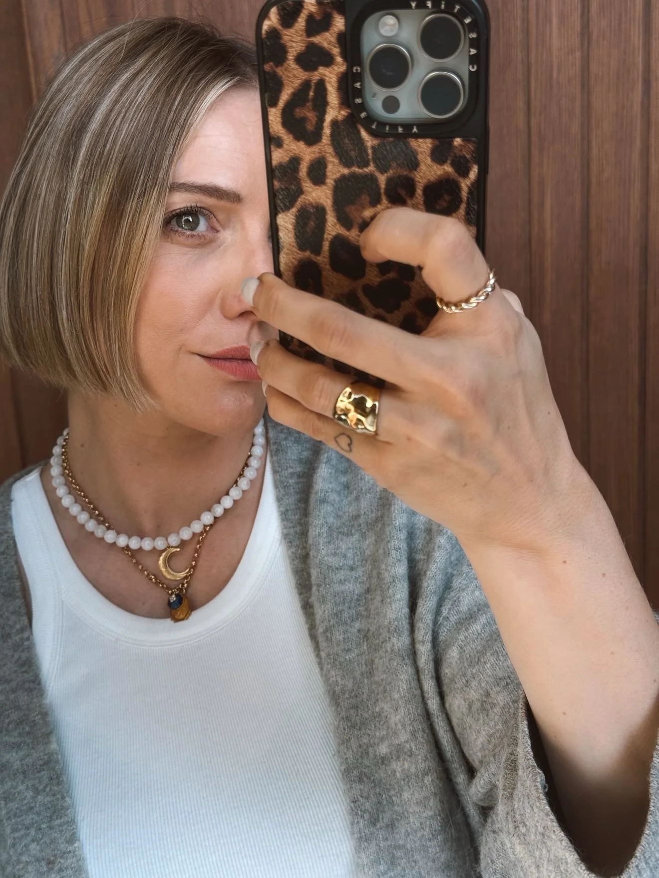 Looking radiant in the Moonstone Luna Necklace with a moon pendant. Known as the stone of feminine energy, intuition, and new beginnings. 

Moonstone reflects her strength and the beauty of this new chapter for @thepascaleedit 

Discover the Moonston