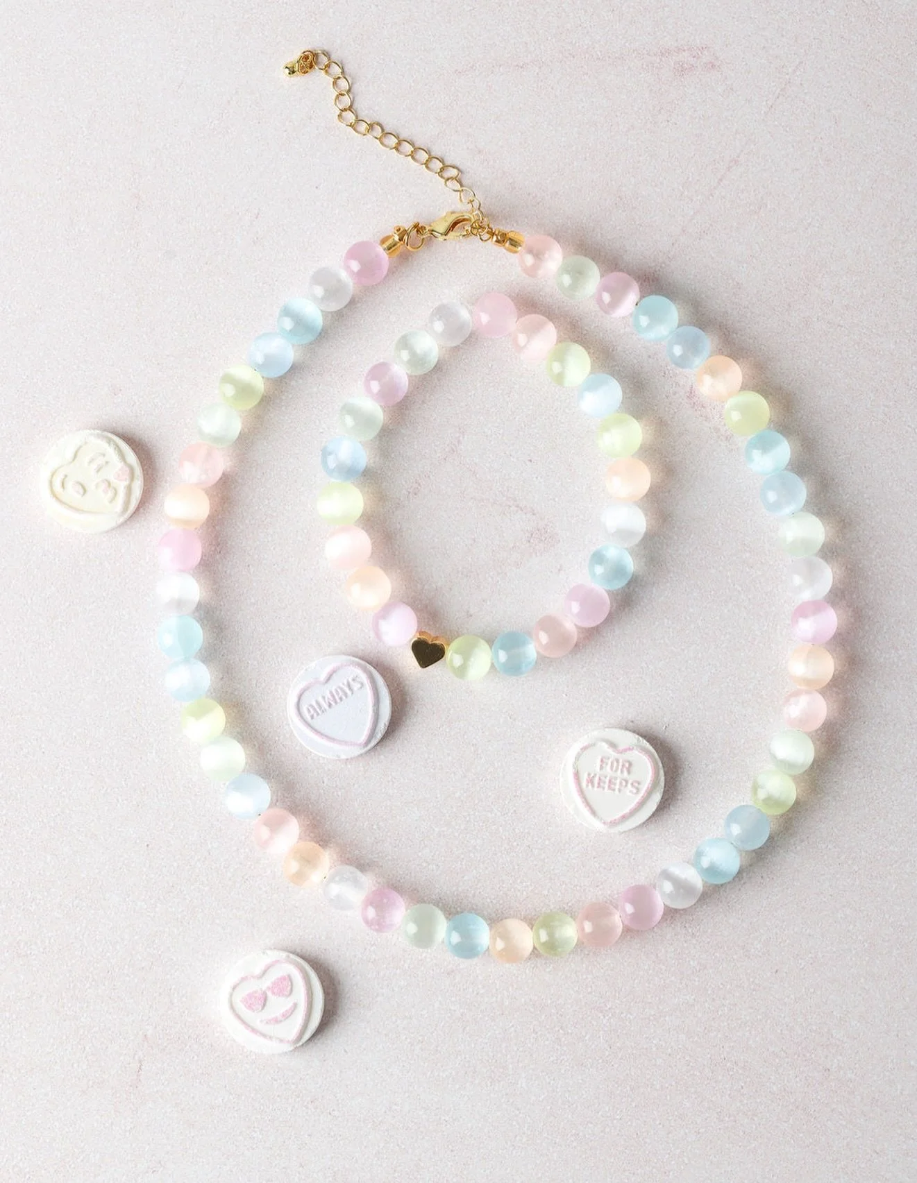 Soft energy, gentle glow. This pastel selenite necklace is all about calm vibes, clarity, and quiet confidence.