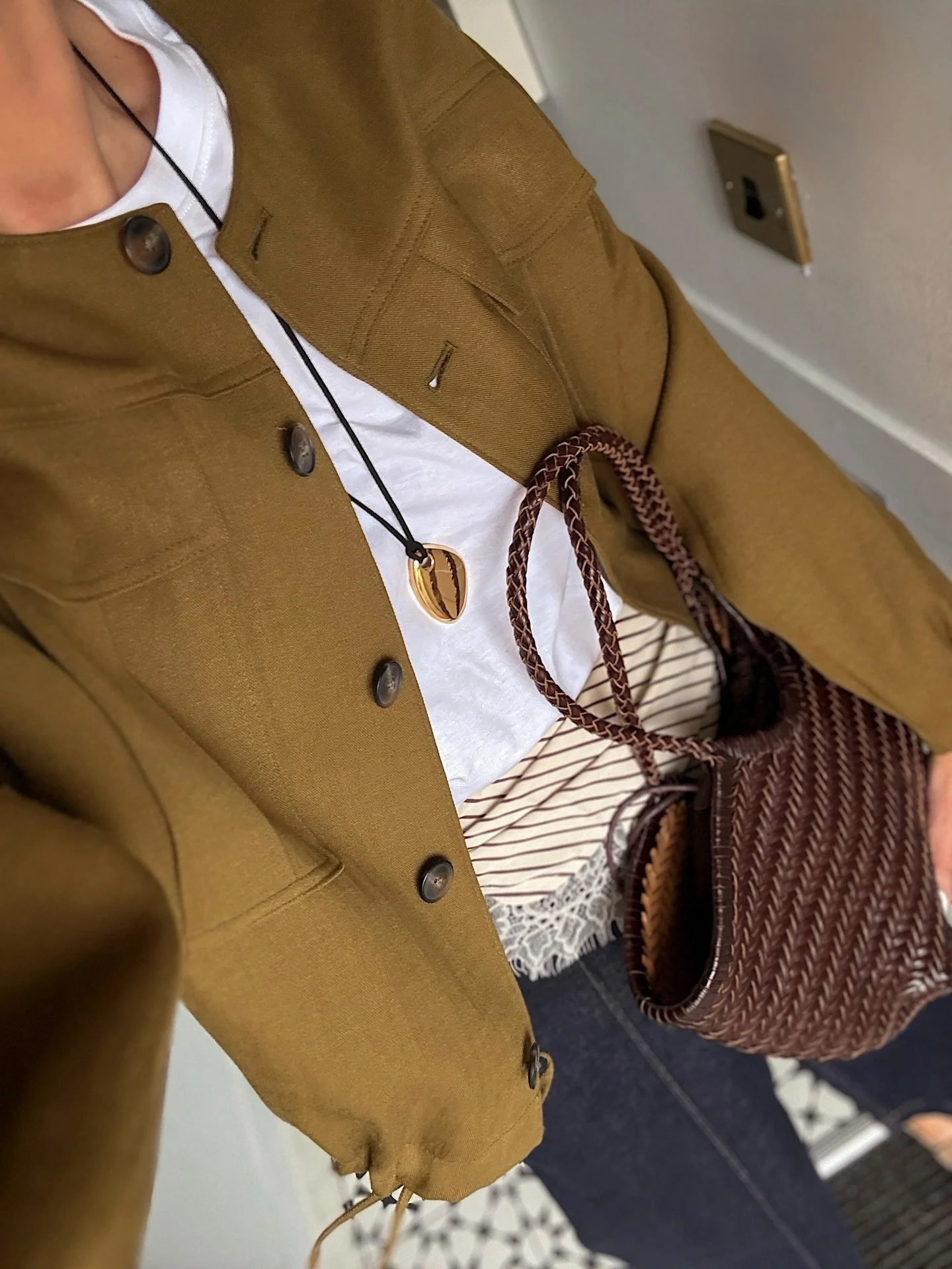 Pendants are having their moment again. Delicate and effortlessly chic, the kind of piece you never have to take off.

The Aveline pendant is exactly that, simple, timeless, and just enough to elevate every outfit.

Loving how @claire.a.ramshaw had s