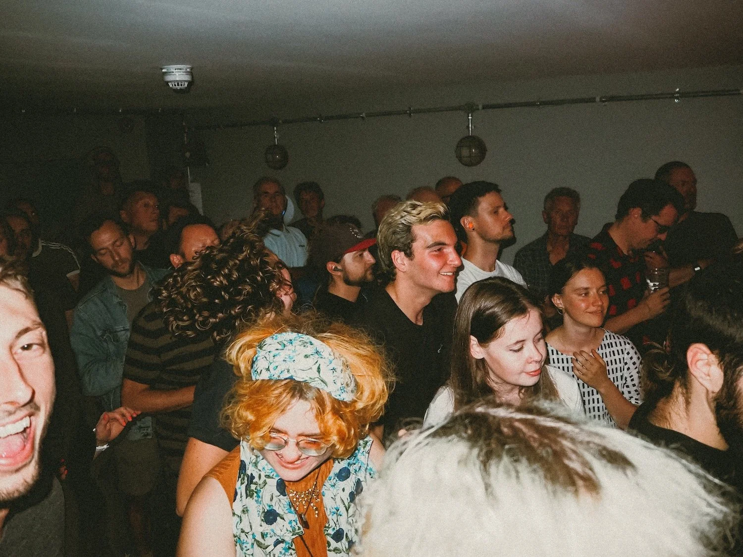 Smokehouse crowd by Ruben Hackett.jpg
