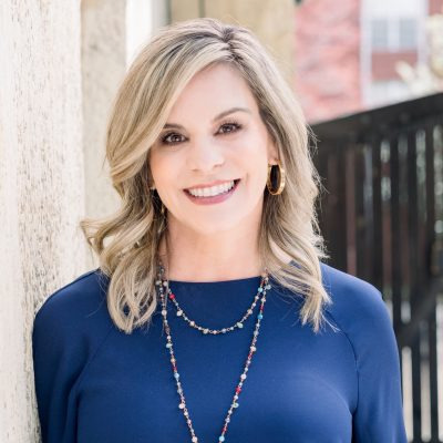 Lisa Goins Headshot - Edited.png