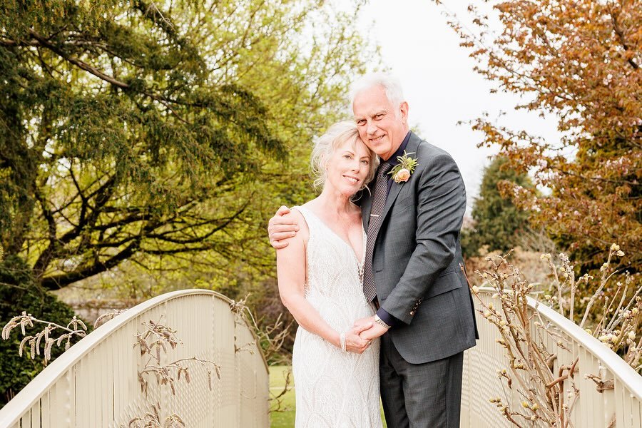 No posing. No prompting. Just two people completely at ease &mdash; with each other and the moment. 💫

This wedding was the definition of relaxed. Nothing forced, nothing overly styled &mdash; just genuine connection and quiet joy unfolding naturall