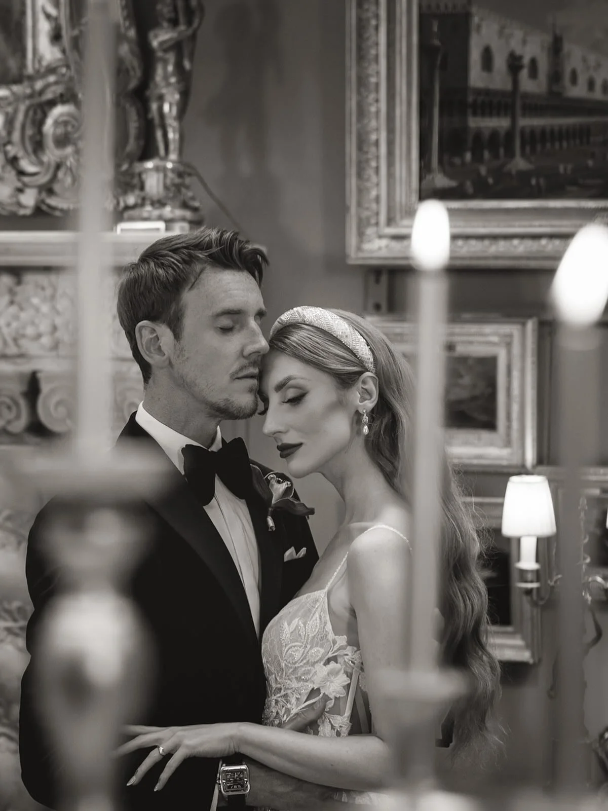 📸 
Love in the glow of candlelight 🕯️
In the stillness of the evening, surrounded by the soft flicker of candlelight, this couple paused to breathe it all in &mdash; the beauty, the love, the moment.

Romantic and intimate, this setting designed by