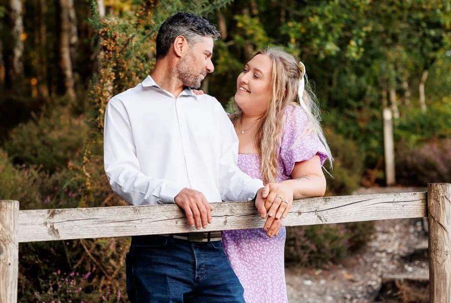 ✨ Snelsmore Common, Newbury ✨
What a shoot this was! Such a lovely couple &ndash; and one thing that really shines through with them is how much they know how to have a laugh together. 💕
We had such a great time wandering through the Common, capturi