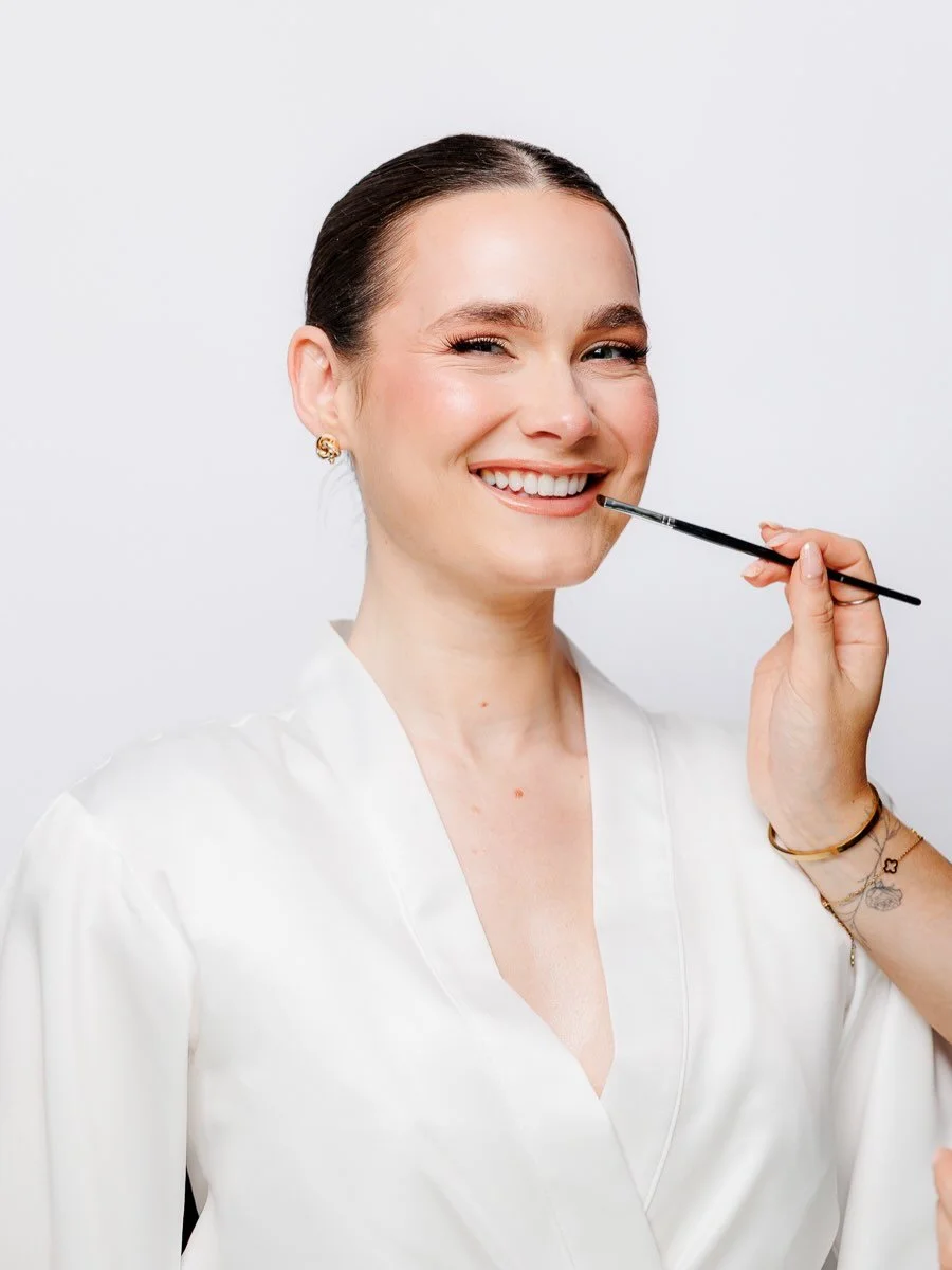 Confident. Natural. Timeless.

Final one. (Ok one more post) from this gorgeous set with @emilyfermoruk and the ever-talented @rubyloubeauty ✨
Great makeup, great light and a relaxed approach make all the difference &ndash; whether it&rsquo;s for a w