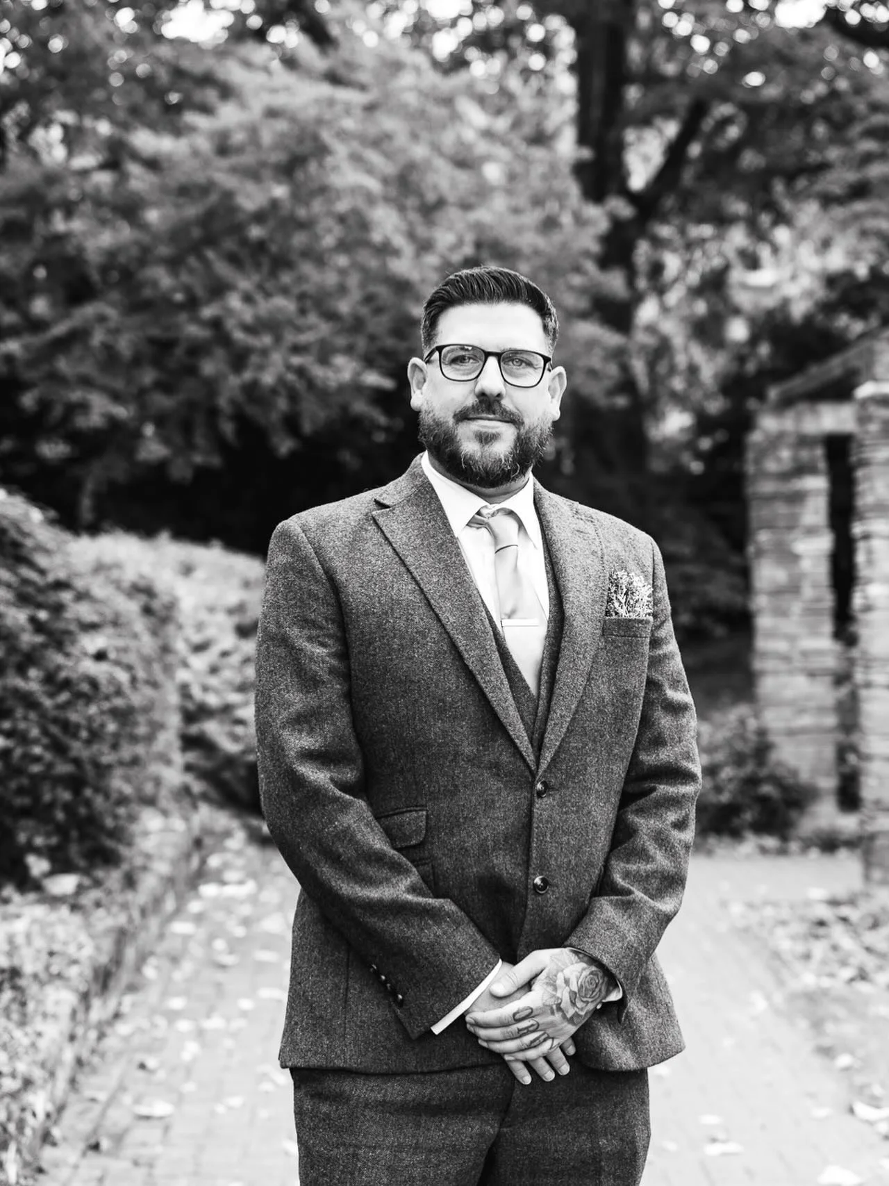The groom, moments before the ceremony.
A pause in the day.
Time to breathe, reflect, and take it all in before walking towards forever.
#groomprep #weddingmorning #beforetheceremony #documentarywedding #weddingstory