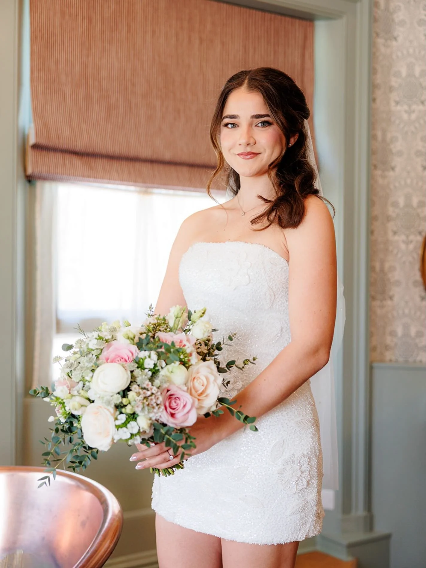Bridal portraits 

Due to some time issues we had 30 seconds to capture this fab bridal portrait before the ceremony.
#wedding #weddingportraits #berkshirephotographer #bride