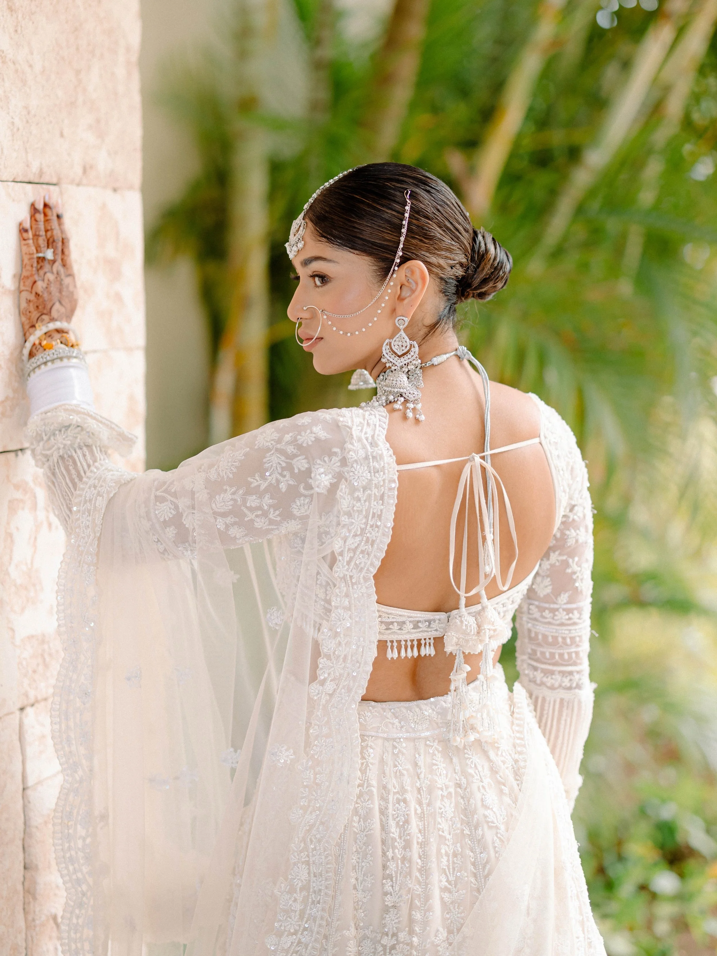 H &amp; A 🤍 ✨💍 

Photo &amp; Video : @3plstudio 
MUAH: @beautyandcoartistry 
Travel / Planning: @dreamwed.ca @gabydoesitall @soireewithsifth 
Venue: @moonpalacecancun 
DJ: @dj.vicious 
.
.
.
.
.
.
.
#destinationwedding #destinationweddingphotograph