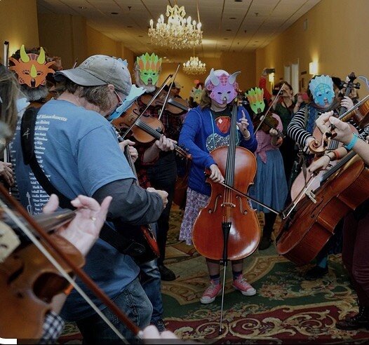 I&rsquo;m in day 1 of Fiddle Hell and it&rsquo;s every bit as iconic as I had imagined! Registrations are still open through Sunday @fiddlehell 

#cello #workshop #fiddle #folkmusic #jam