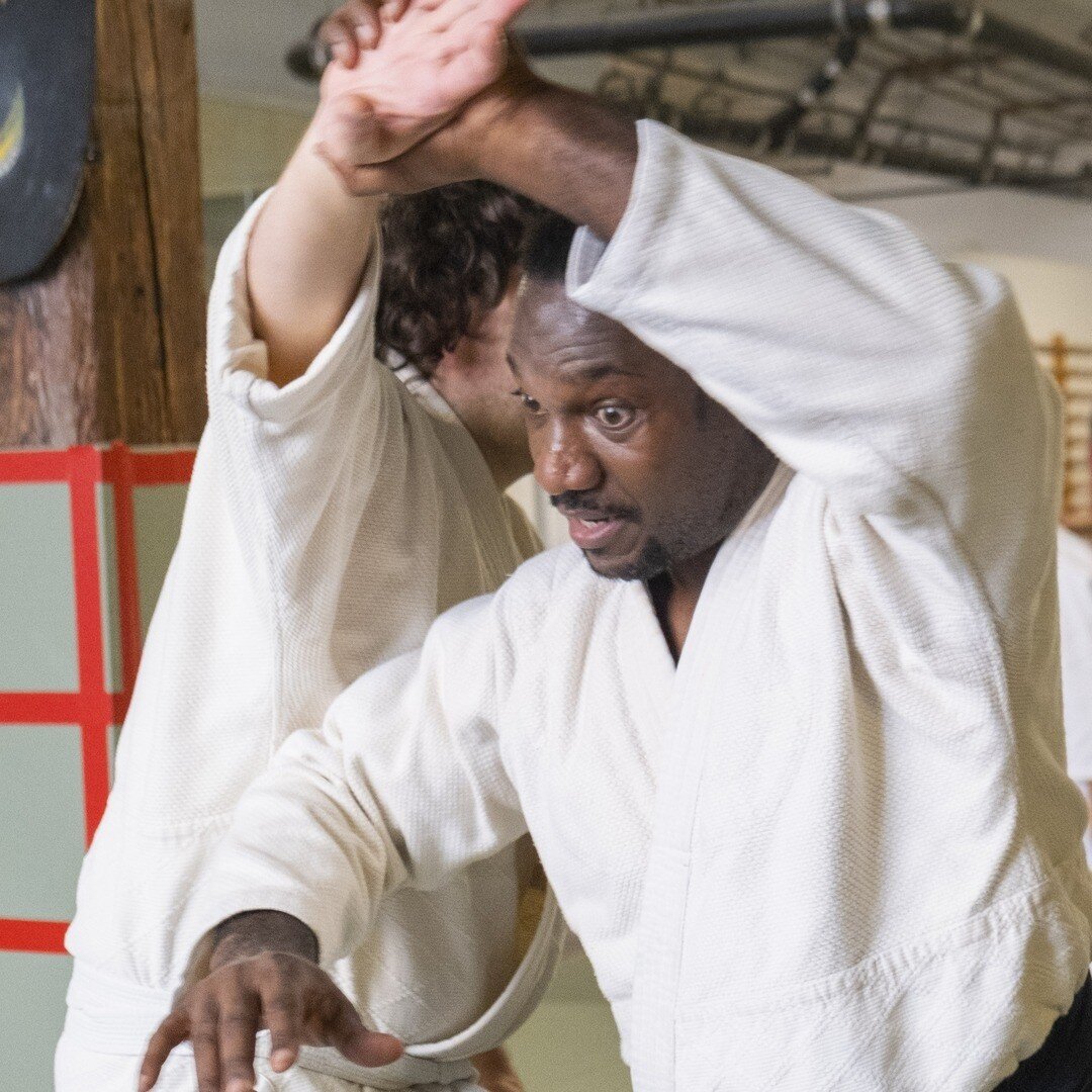 Roderick Johnson Sensei 4th degree black belt (Yondan): #sankyo with elbow #atemi .
#aikido #aikidoka #dojo #budo #martialarts #japanesemartialarts #justmove #philadelphia #eastfalls
.
.
.
photo courtesy of @ultravox79