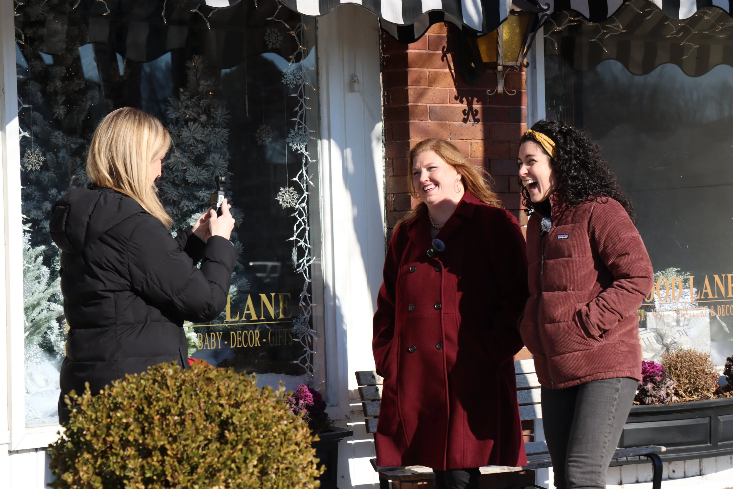 Amelia+Jessica+Crew_EXT_BTS.jpeg