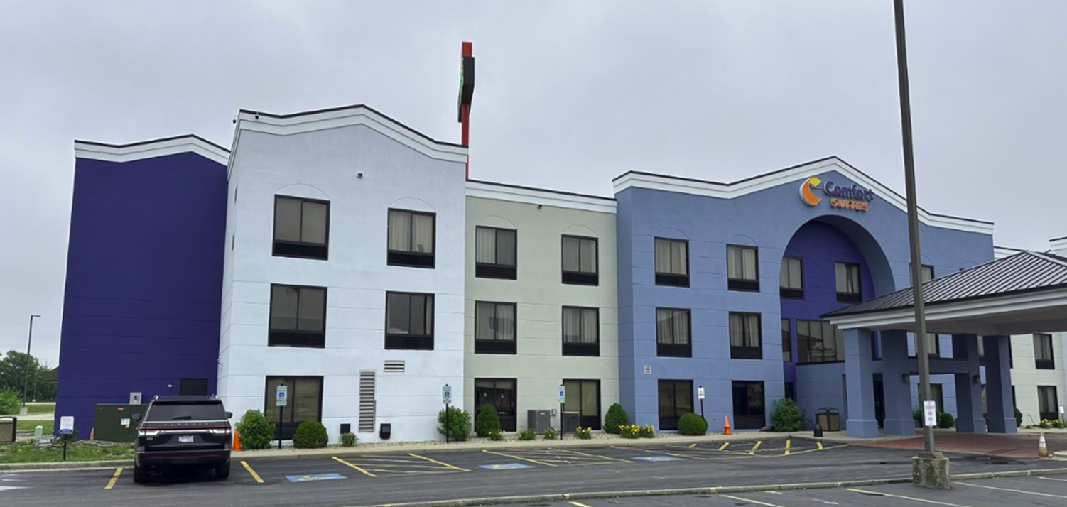 Comfort Suites Effingham.png