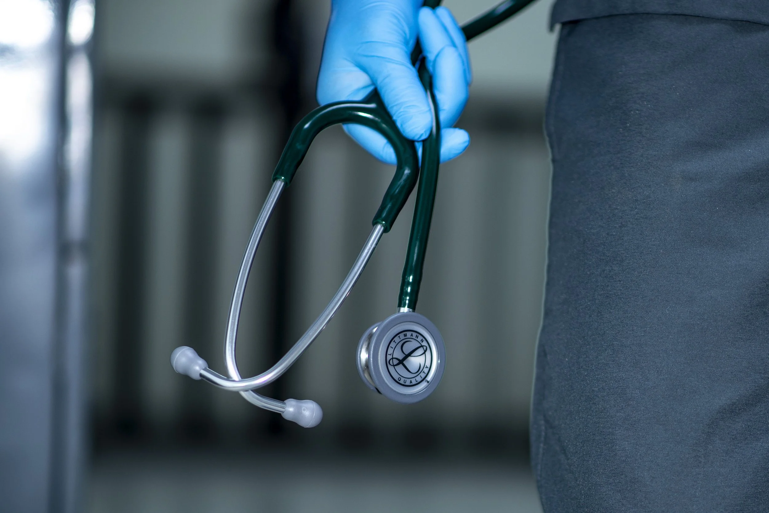 fernandozhiminaicela-stethoscope-4280497.jpg