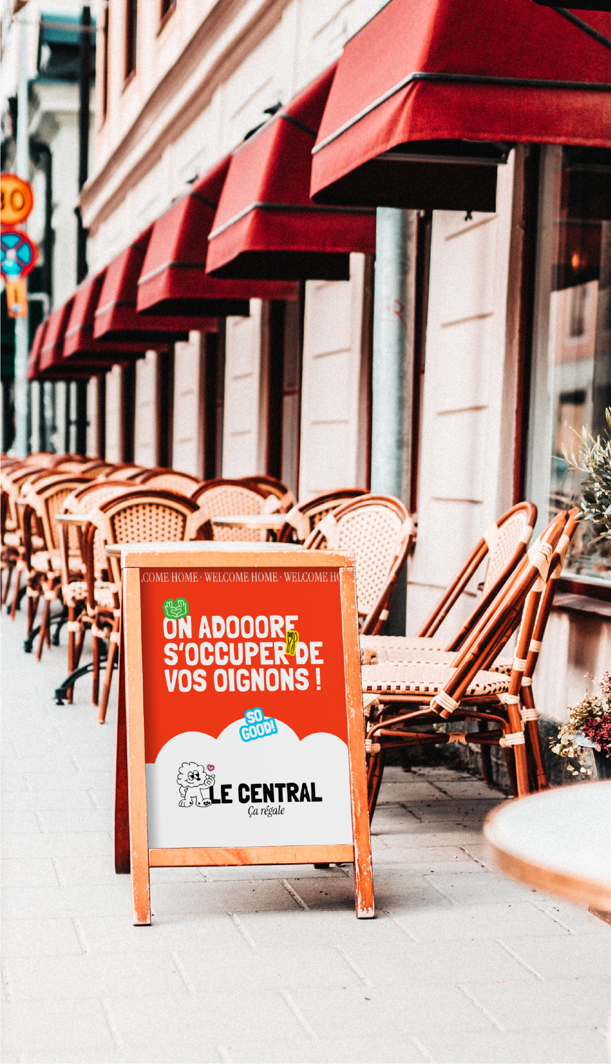 Panneau de signalétique pour montrer où se situe le Central, restaurant à Annecy