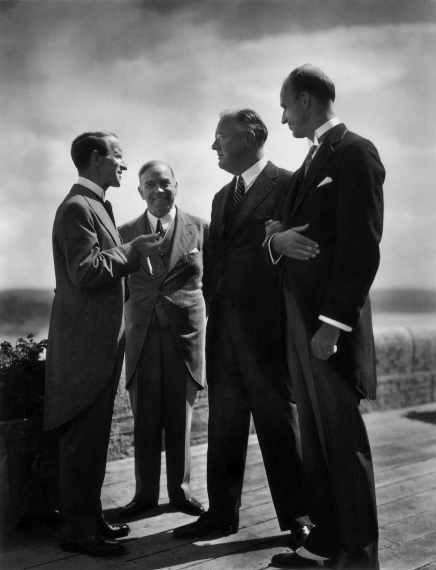 Yousuf-Karsh-Franklin-Roosevelt-Mackenzie-King-Lord-Tweedsmuir-1936-1502x1960.jpg