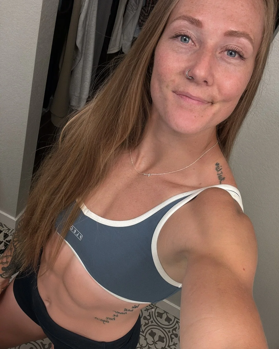 ✨Just a girl✨

Brought to you with selfies and cover music that&rsquo;s way better than the original 🥰

#crossfit #summer #fleoisstilllife #fitness #happy #gainz #girly #notgirly