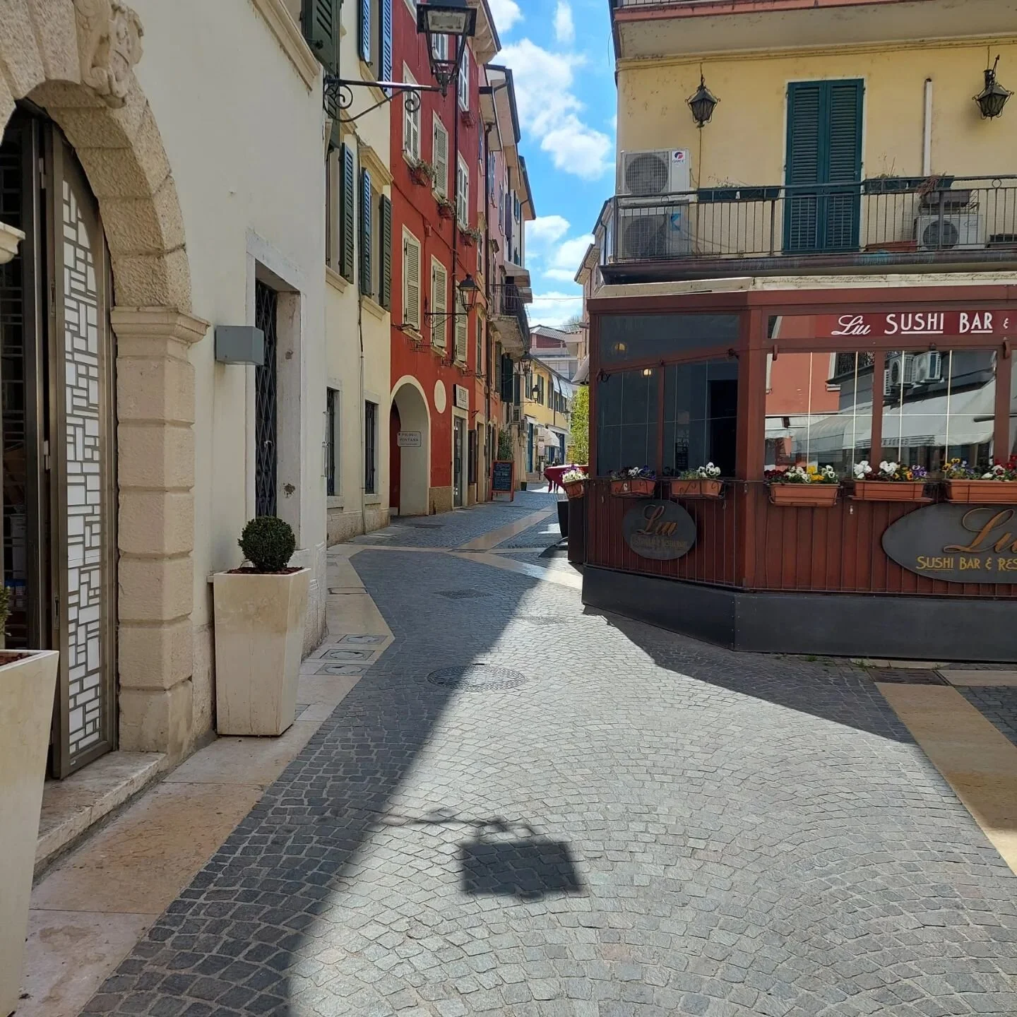 I am having a fabulous holiday in Italy, getting lots of inspiration for art. The weather is lovely, and of course the food.
I have my sketch pad so will post more photographs over  the next few days. 
#peschiera 
#peschieradelgarda 
#italianholiday
