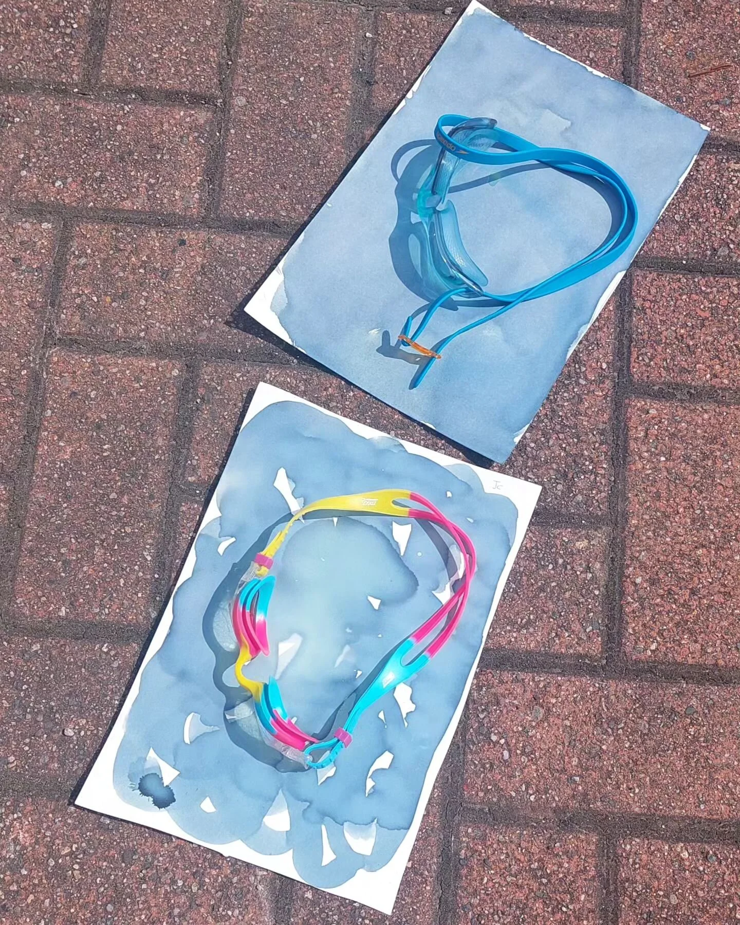 I had a fabulous morning learning about Cyanotype printing. Thank you Tadgh o Cuirrin for you time,expertise and knowledge. Really enjoyed experimenting with this traditional type of printing. I attempted to make images of swimming goggles ,they remi
