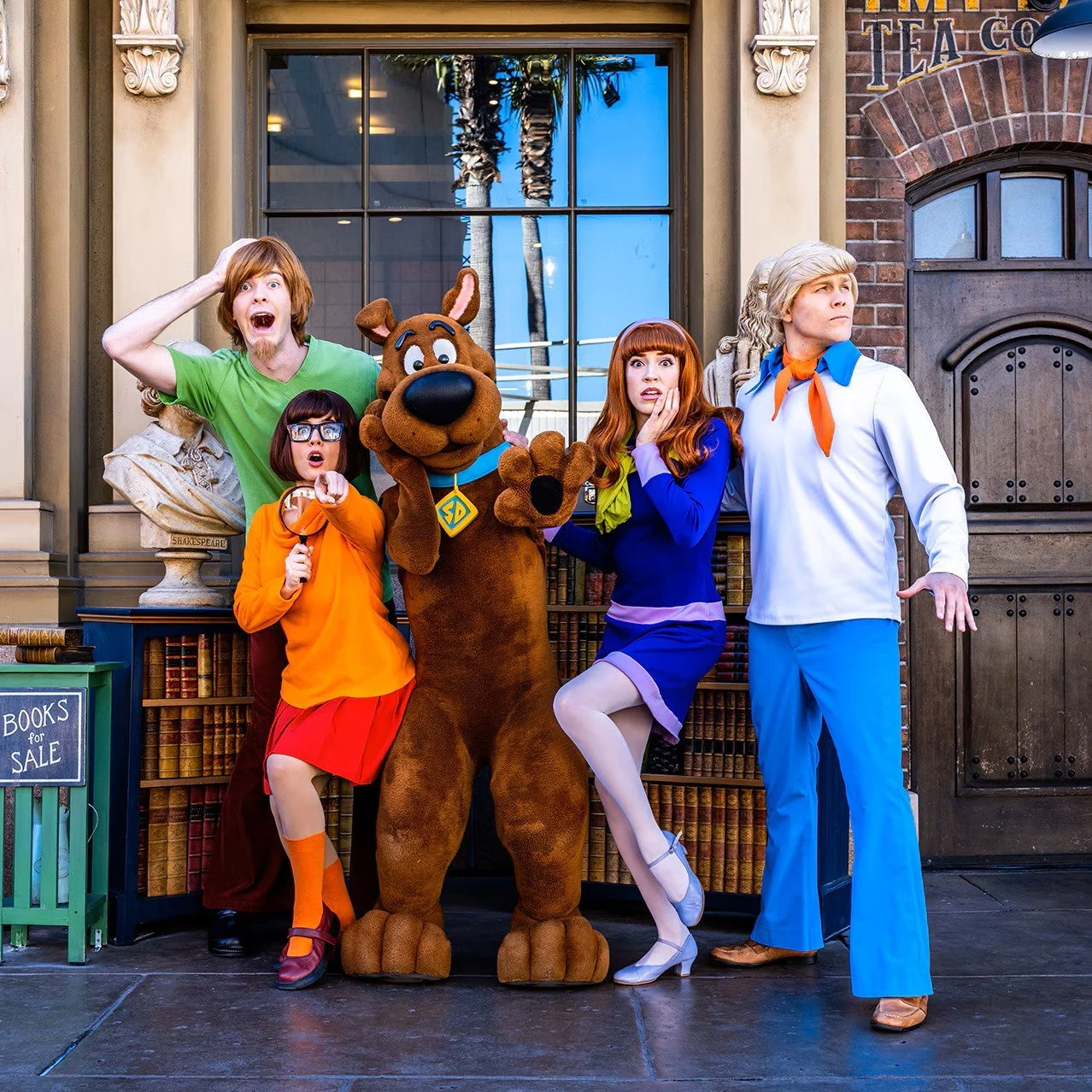 ush-scooby-doo-character-meet-mystery-gang-b1.jpg