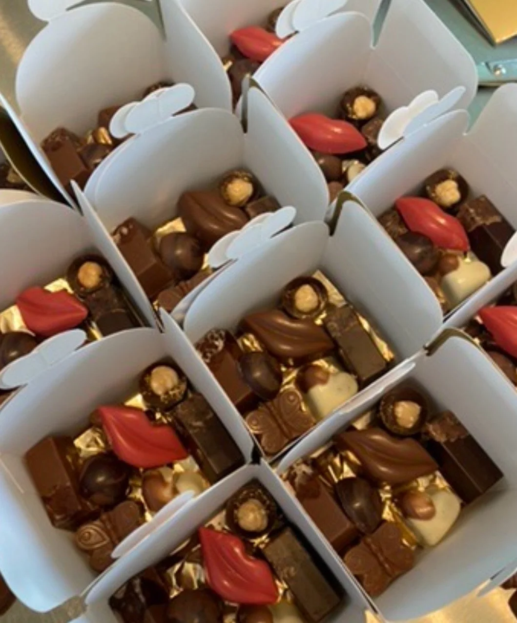 joke bakt valentijn doosje pralines mmmmm lekker.jpg