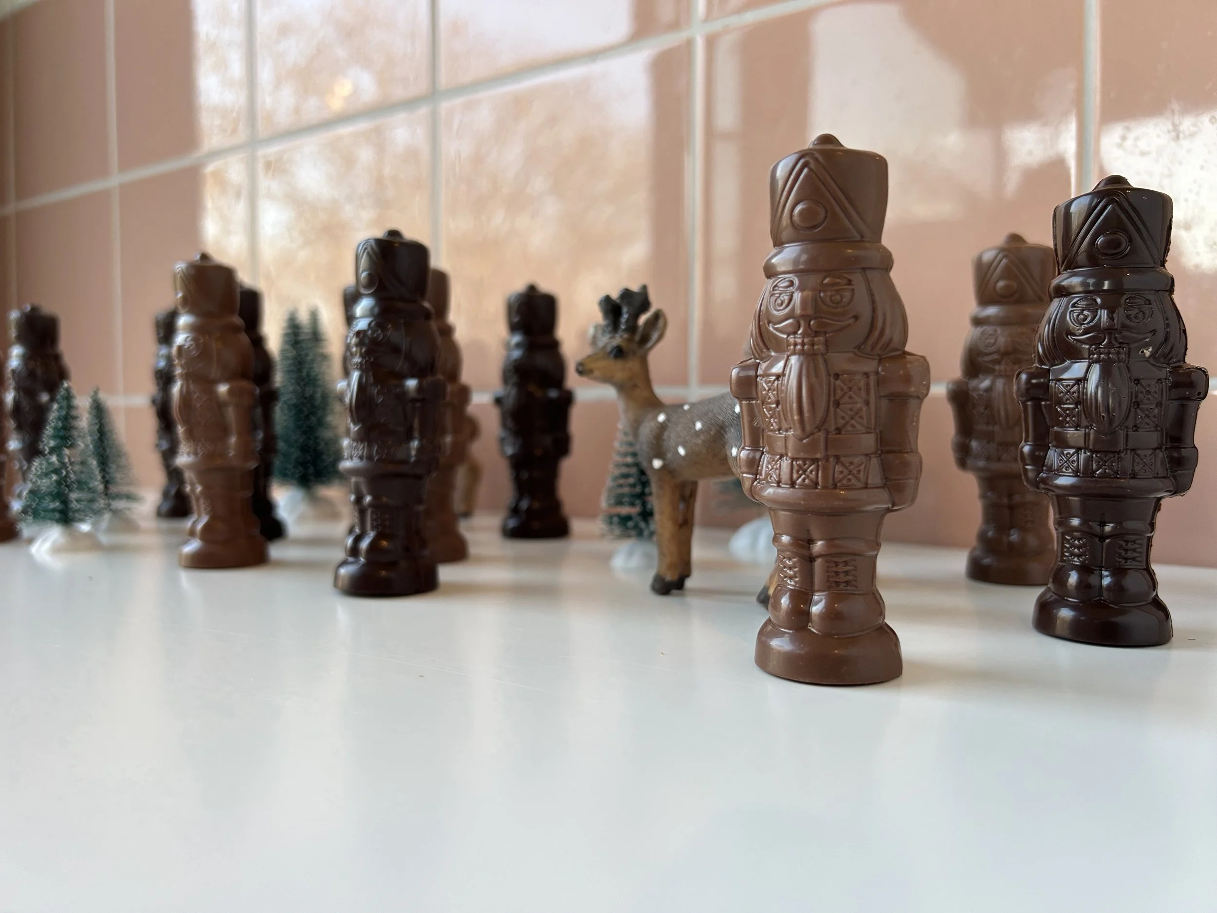 notenkraker joke bakt close up chocolade.jpeg