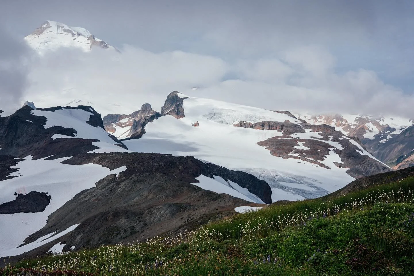 Sholes Glacier, from my first full day with the North Cascade Glacier Climate Project on August 2nd, including some shots from camp and the surrounding area 🏔️ Sholes has lost 50 vertical feet of ice. In the photos of the terminus, imagine the ice f