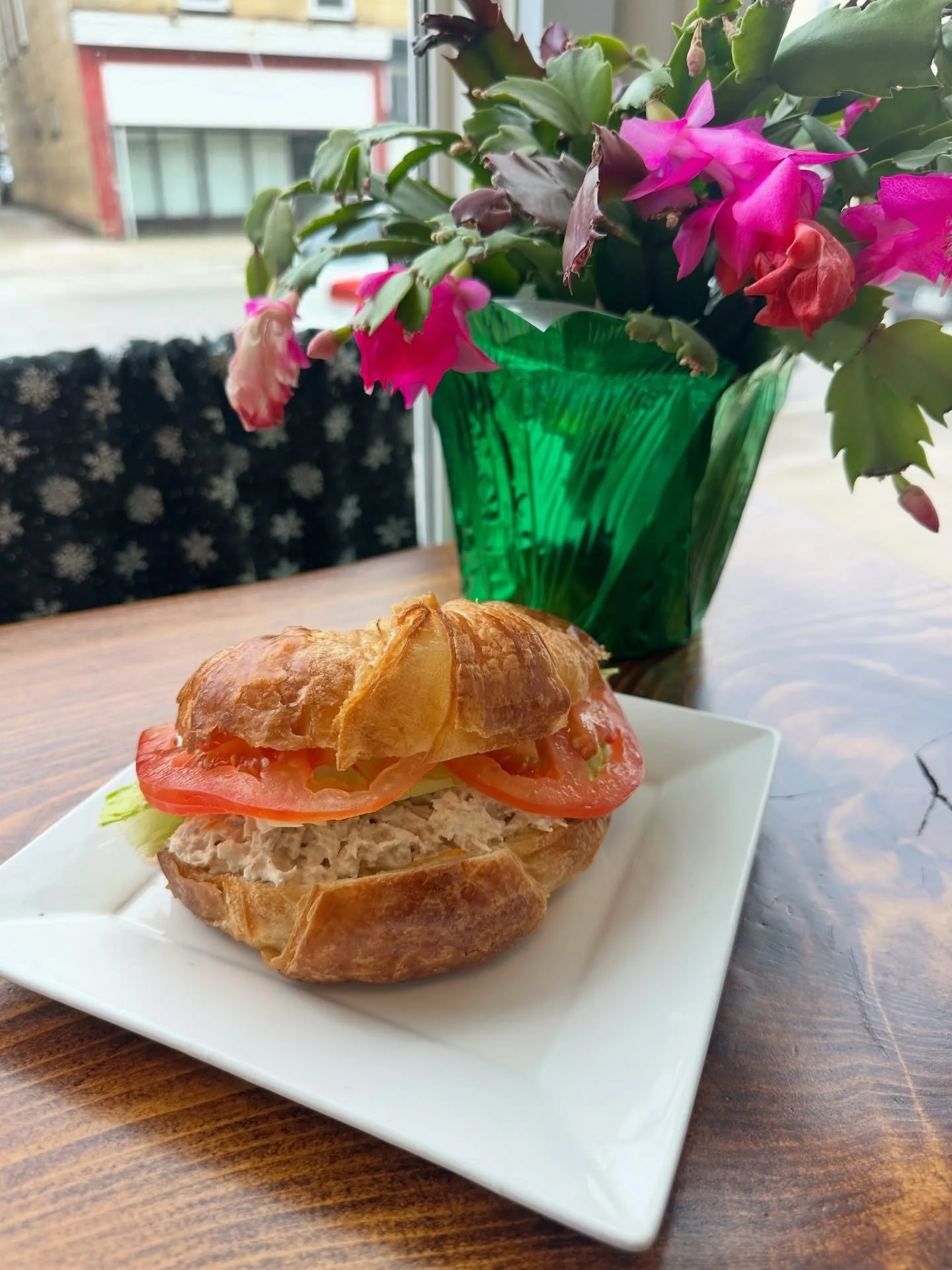 Special: Chicken salad on a croissant 🥐 

Grab one for lunch while it's on.

#whatsforlunch #yum