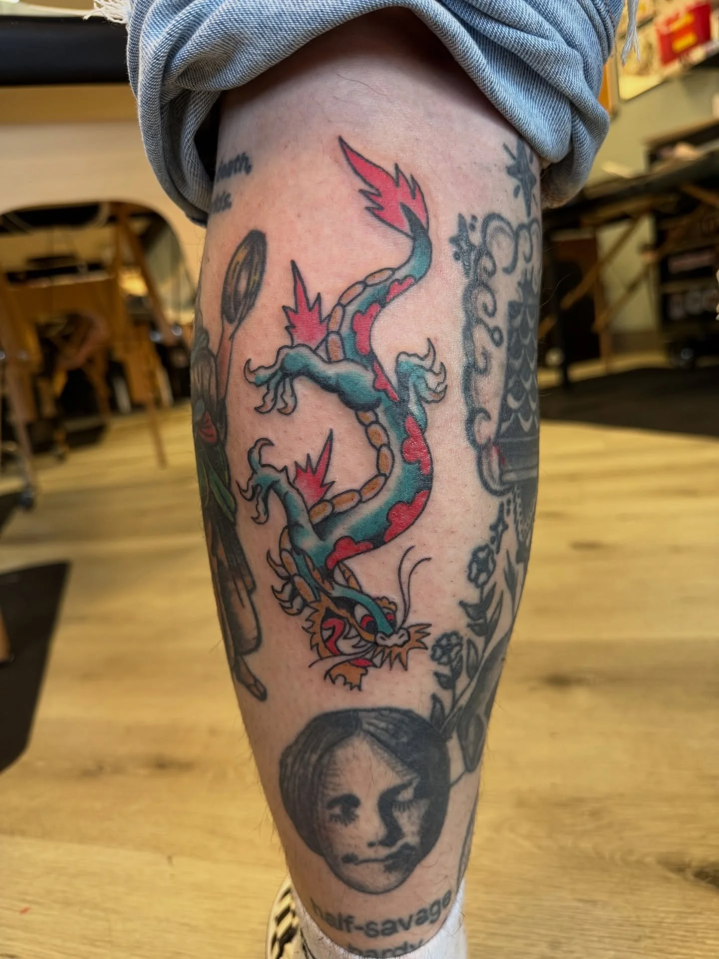 Fun little picture machine dragon from a  a flash sheet I repainted . Come pick some flash off the wall you won&rsquo;t regret it ! 
#traditionaltattoos #tattoo #cincinnati #cincinnatitattooartist #oakley #hydepark #ohio #dragon #dragontattoo