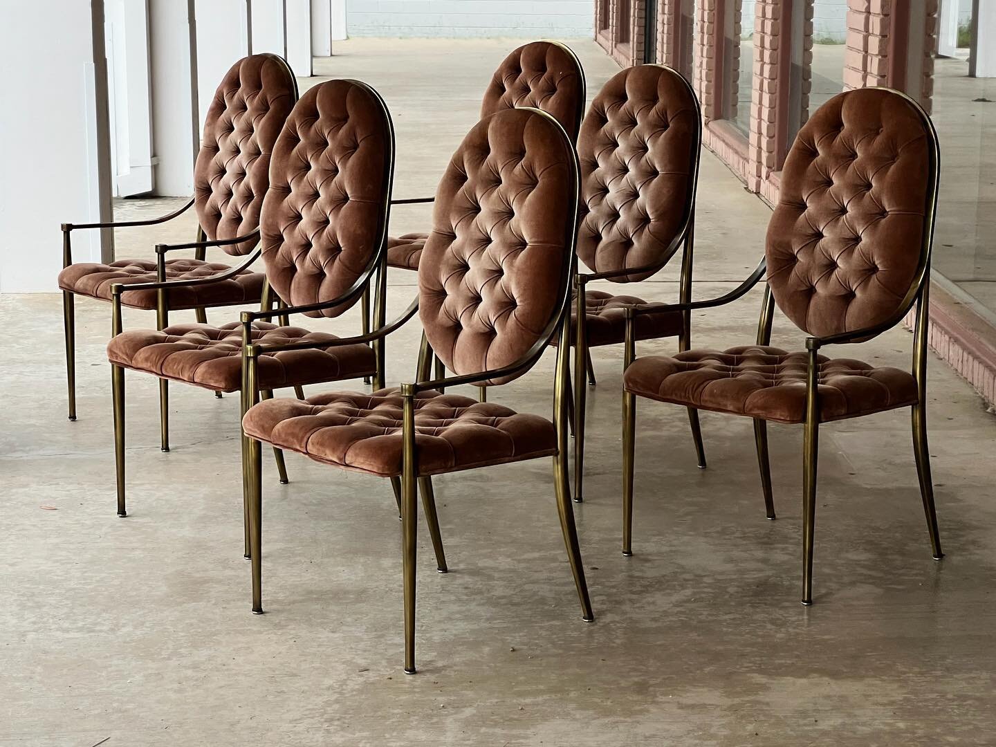Just in 
.
.
Leaning into our appreciation for a good Hollywood Regency moment with these uncommon Mastercraft dining chairs. Designed by Bernhard Rohne, these feature an aged brass, and tufted velvet in the most neutral of pinks - this set makes a t