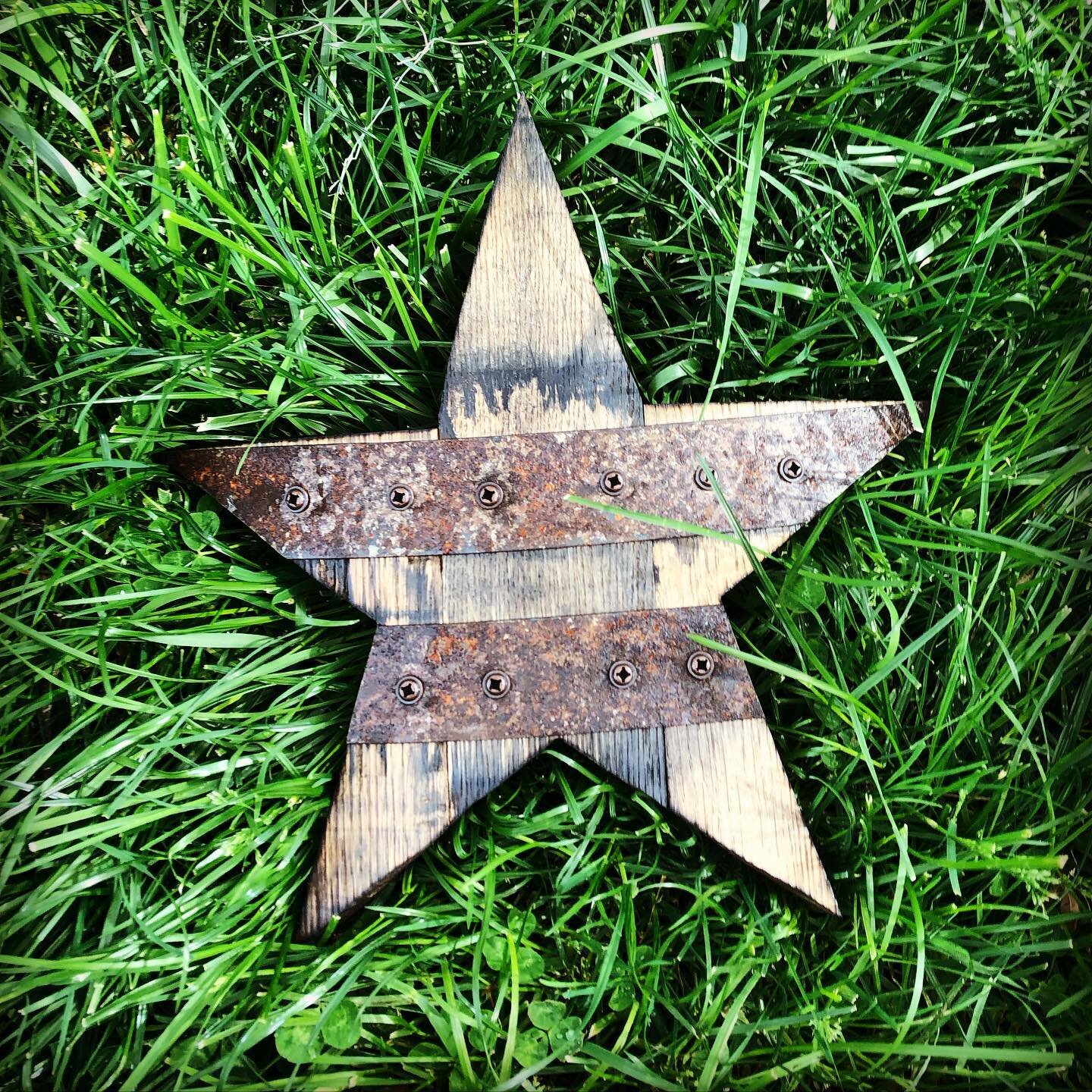 New 1&rsquo; bourbon barrel stars are available today!  More new pieces to come later this week. Remember to like and share. www.stonewallsstudio.com

#homedecor #interiordesign #sharethelex #interior #decor #design #homedesign #handmade #homesweetho