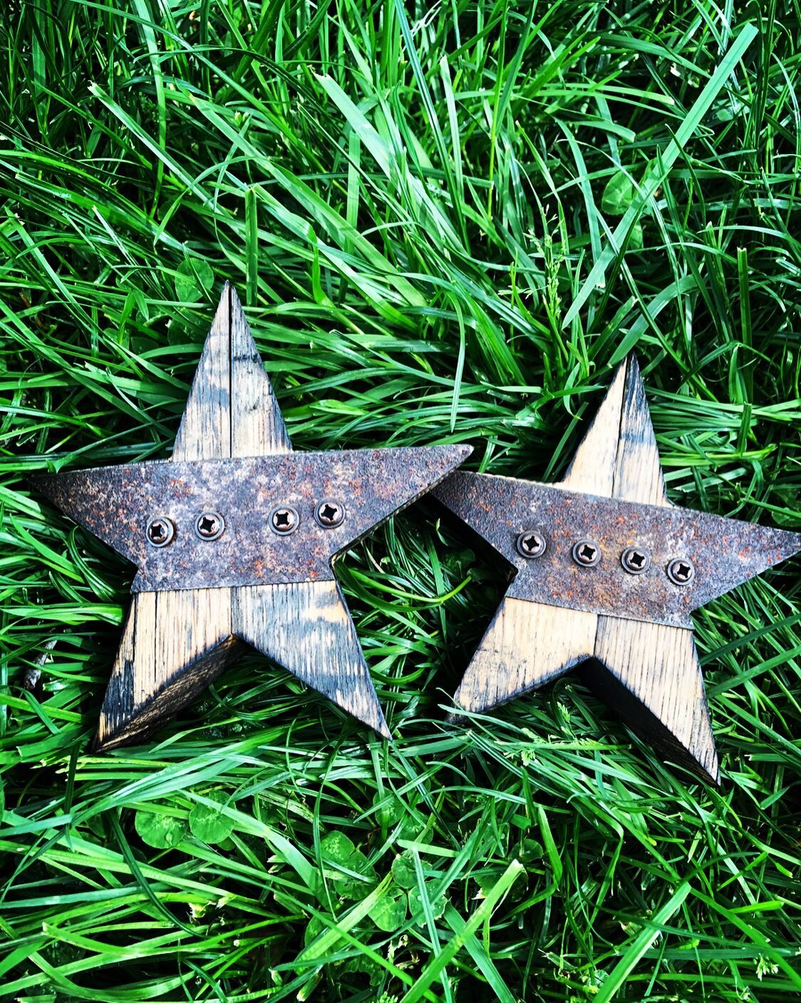 New product alert! 6&rdquo; star bourbon barrel cutouts. Come as a pair. It&rsquo;s like when you got rewarded at school just bigger and with bourbon. Remember to like, follow and share. www.stonewallsstudio.com 

#BBN #star #stars #starart #smalluni