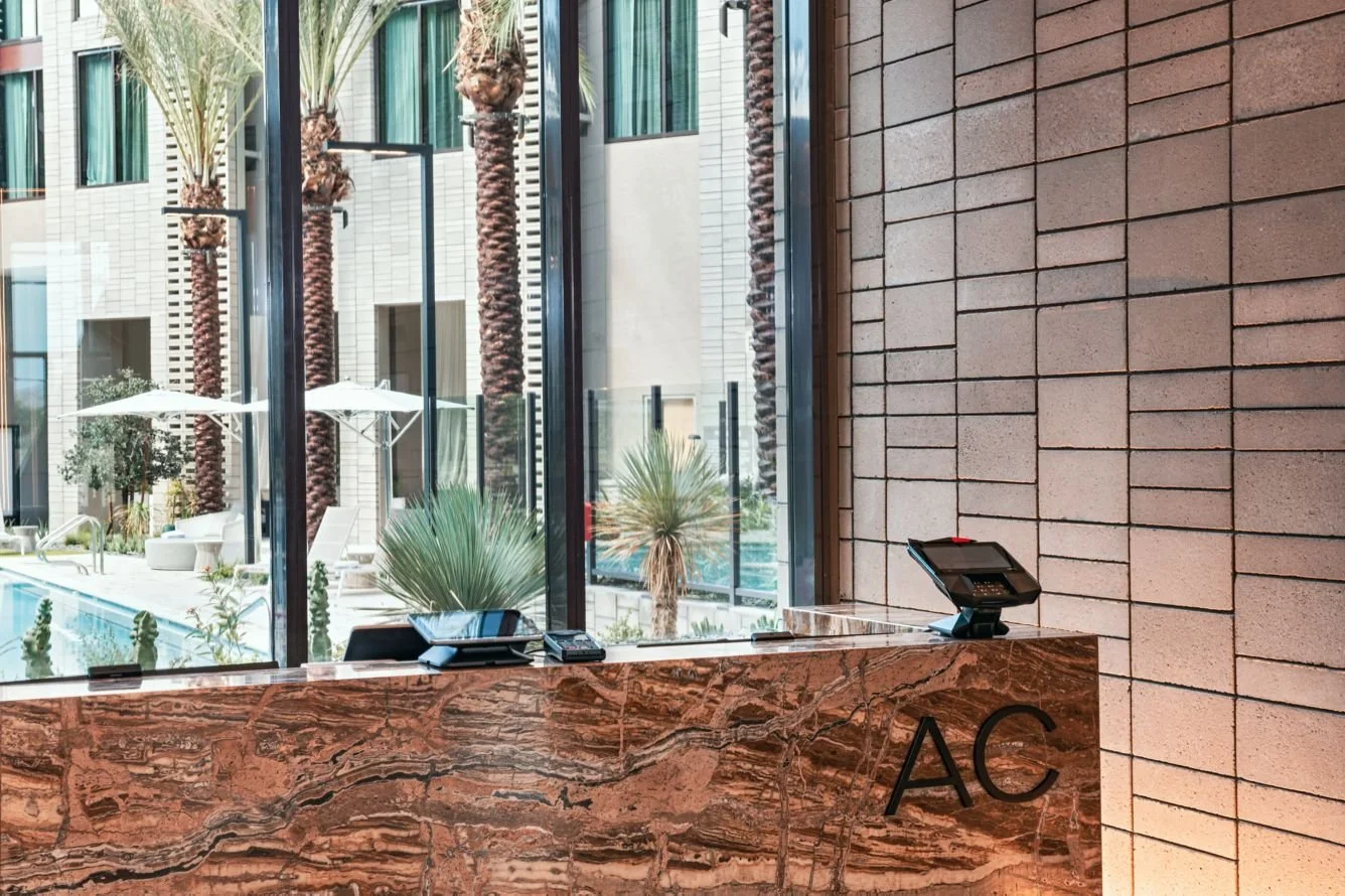 ar-phxhc-front-desk-17476_Classic-Hor.jpeg