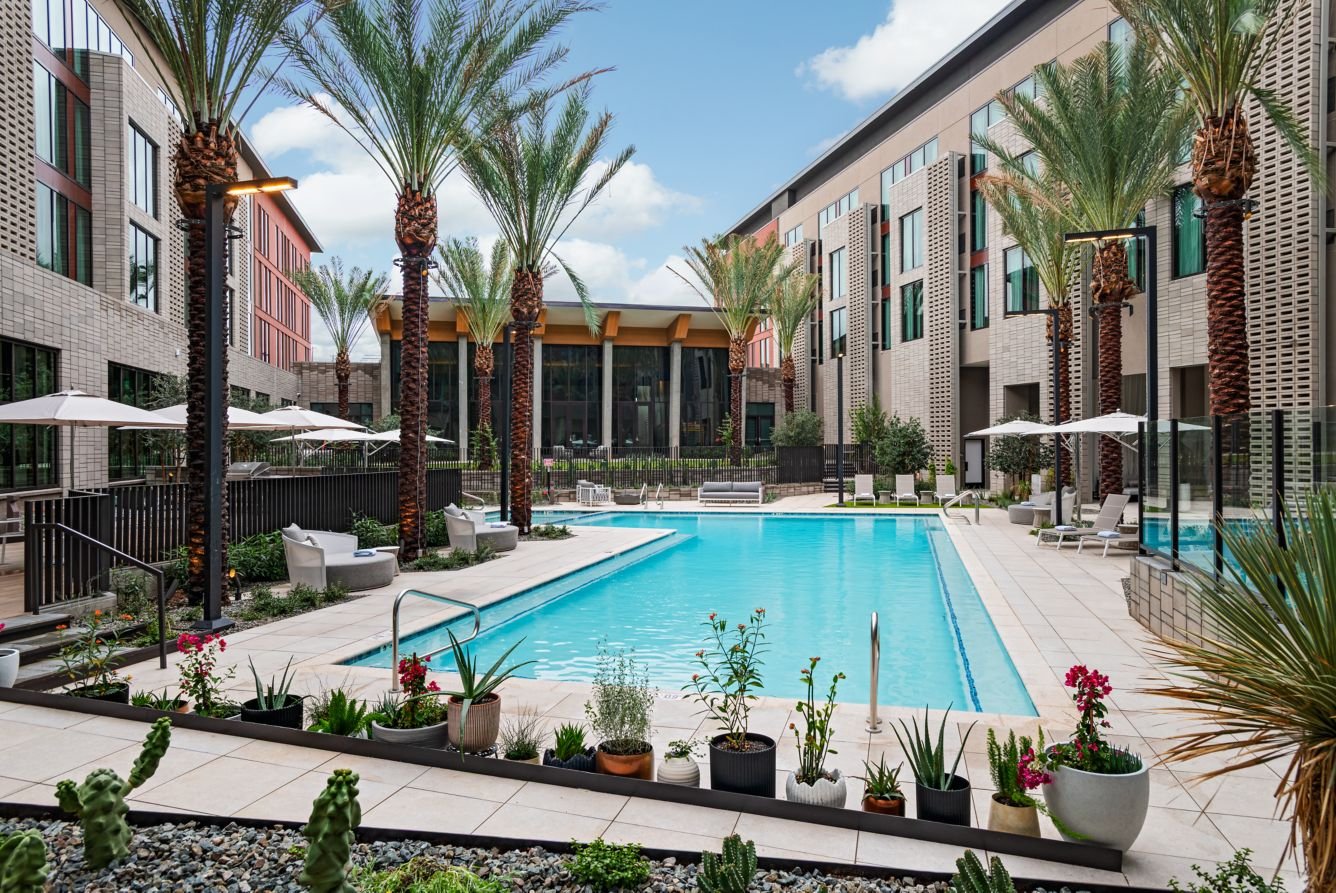 ar-phxhc-outdoor-pool---green30652-26558_Classic-Hor.jpeg