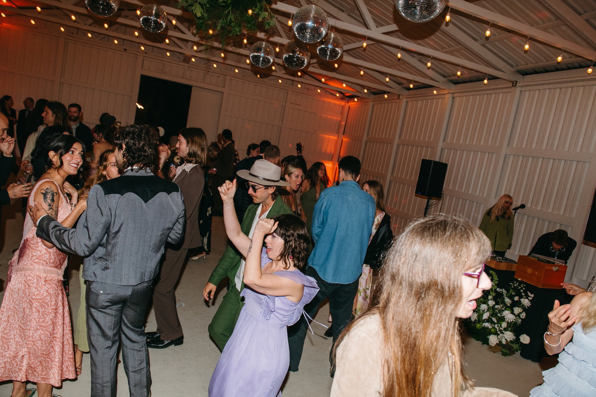 best-santa-ynez-weddingvenue-barnspace-dancing