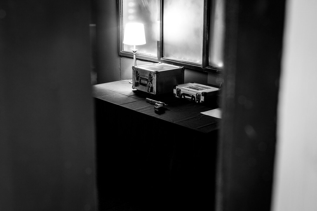 A Private Investigator has been found dead in his office. But what other secrets lie waiting inside... ?

 #escaperoom #escaperoom #edinburgh #scotland #mystery #detective #murdermystery #noir